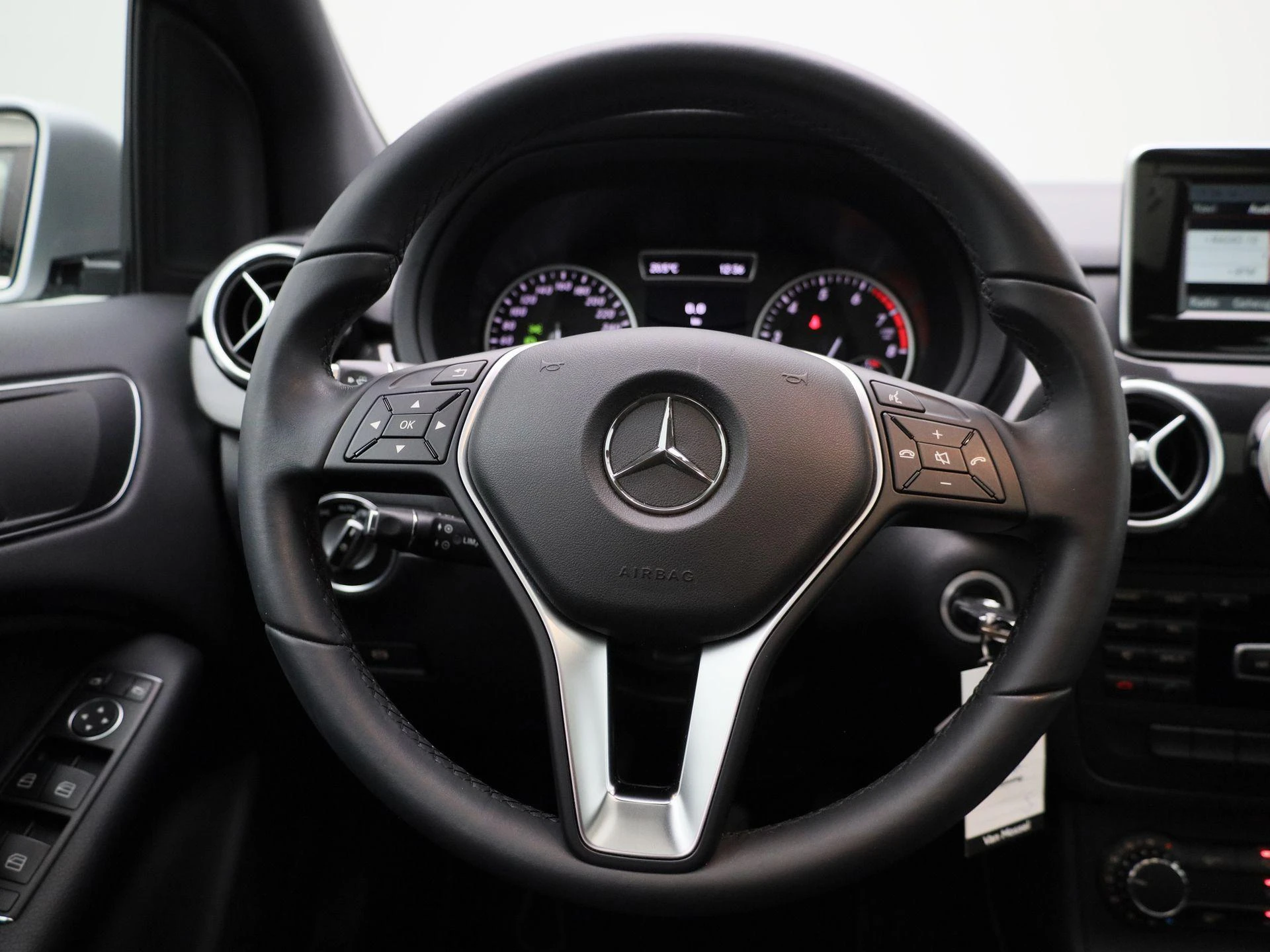 Mercedes-Benz-B-Klasse-image-6