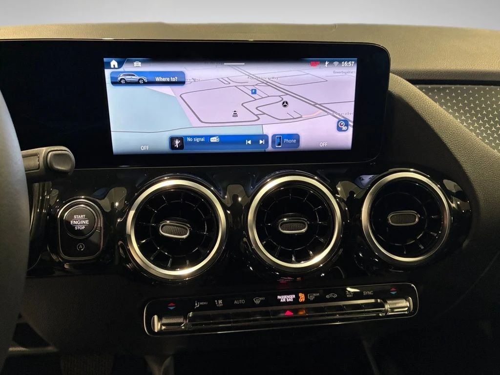 Mercedes-Benz-GLA 200 d-image-7