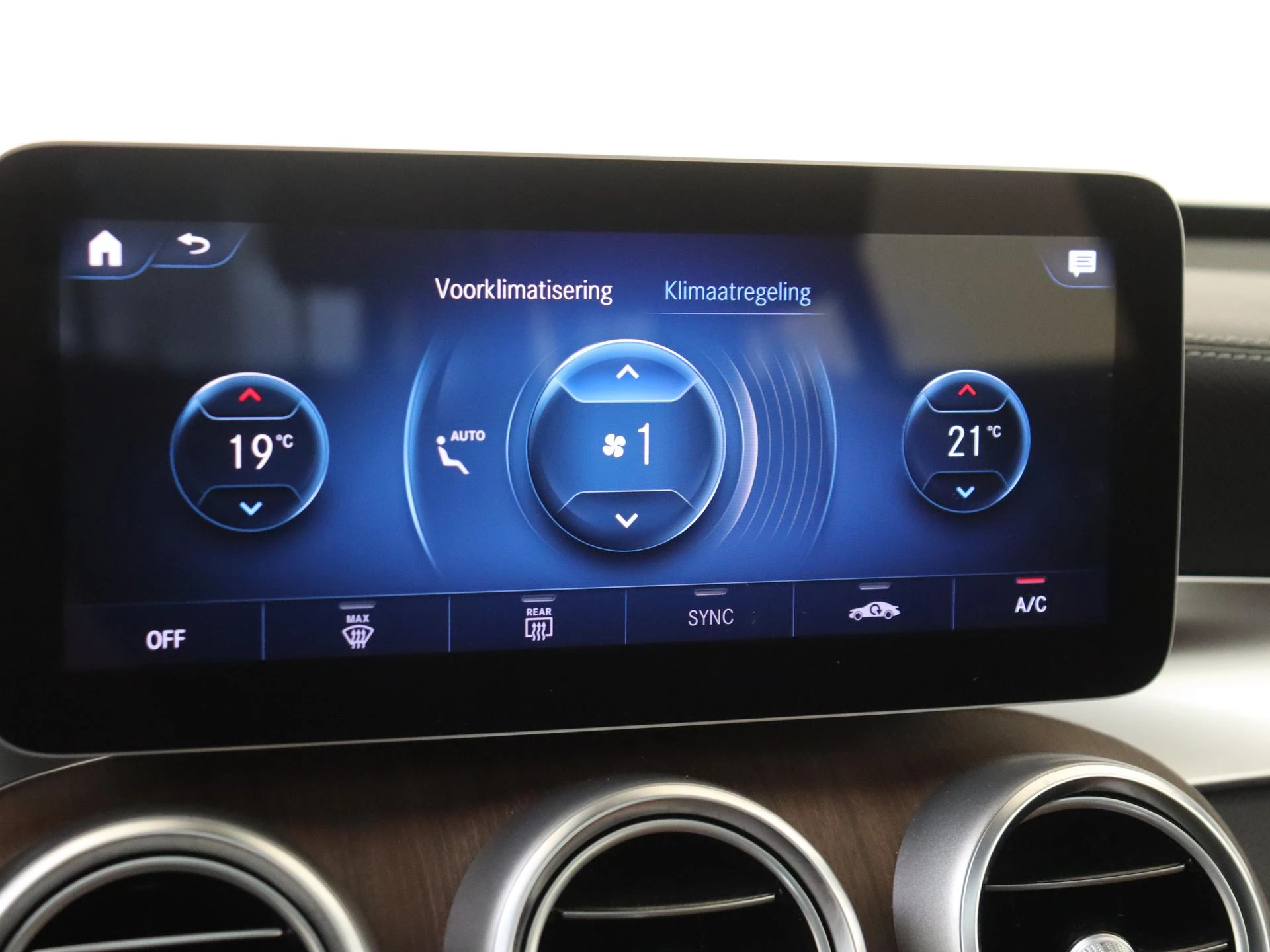 Mercedes-Benz GLC 300e 4MATIC Premium Plus