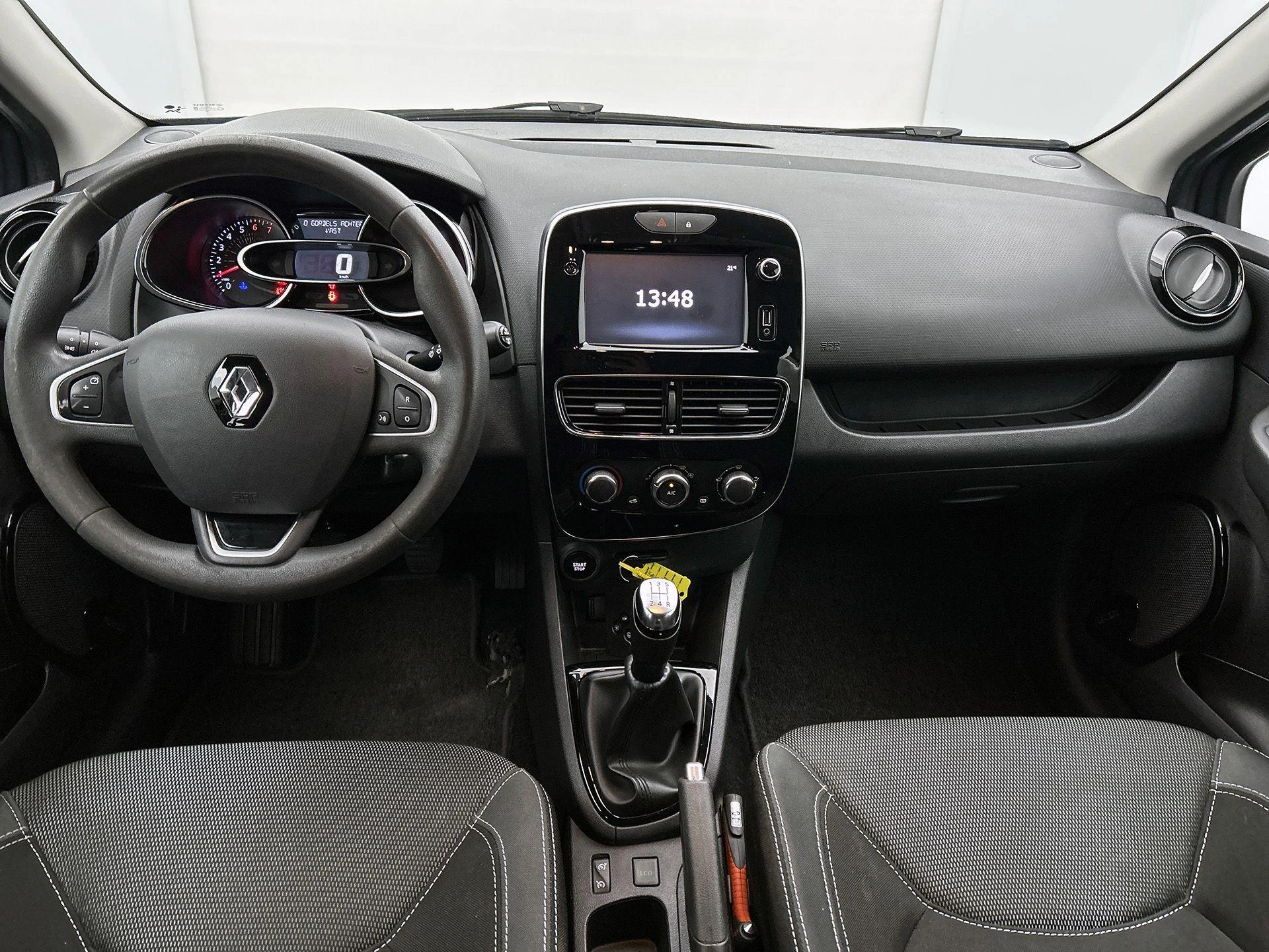 Renault-Clio-image-15