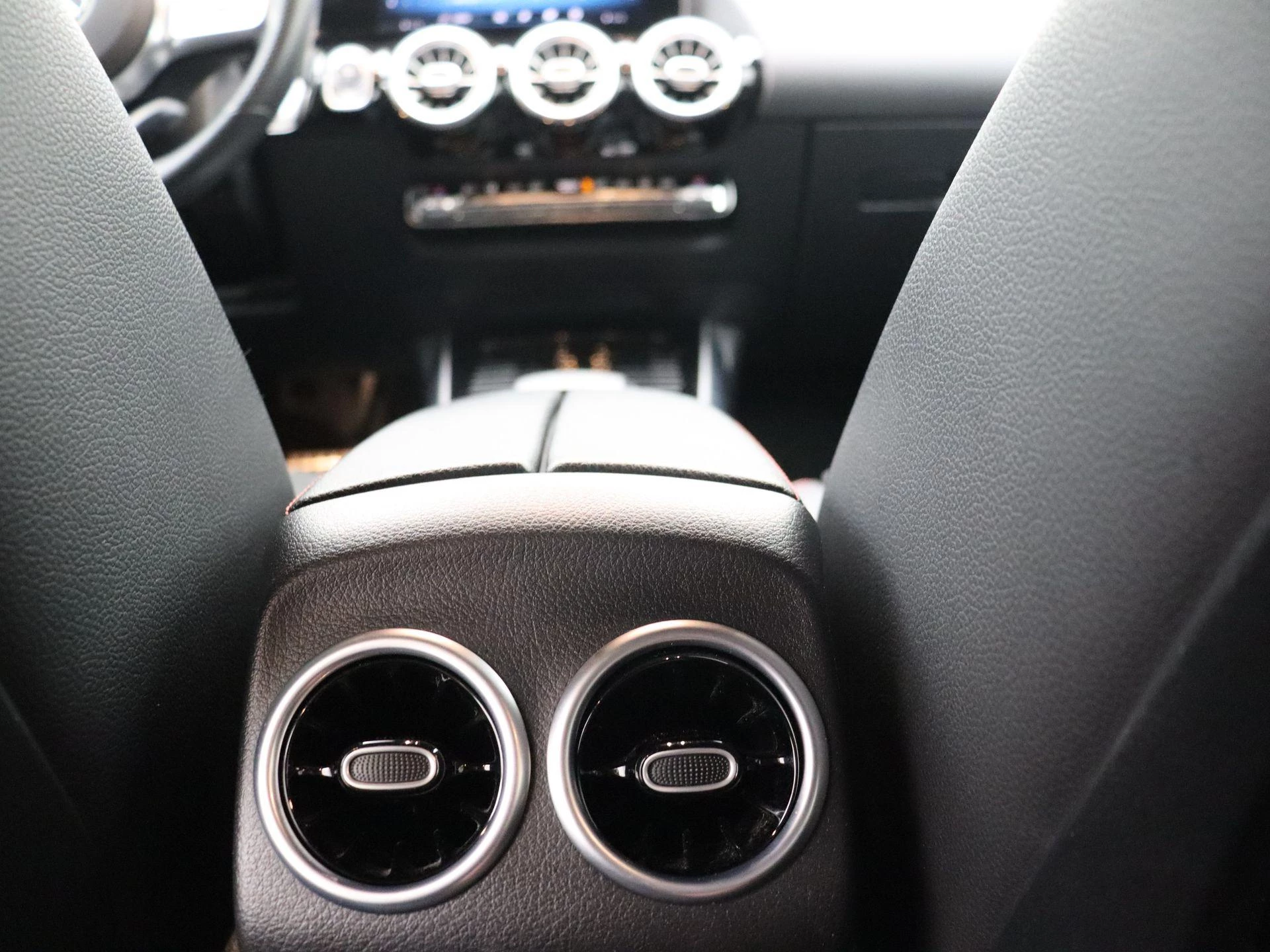 Mercedes-Benz B-Klasse 250 AMG Line + 224 PK + CARPLAY + NIGHTPAKKET +