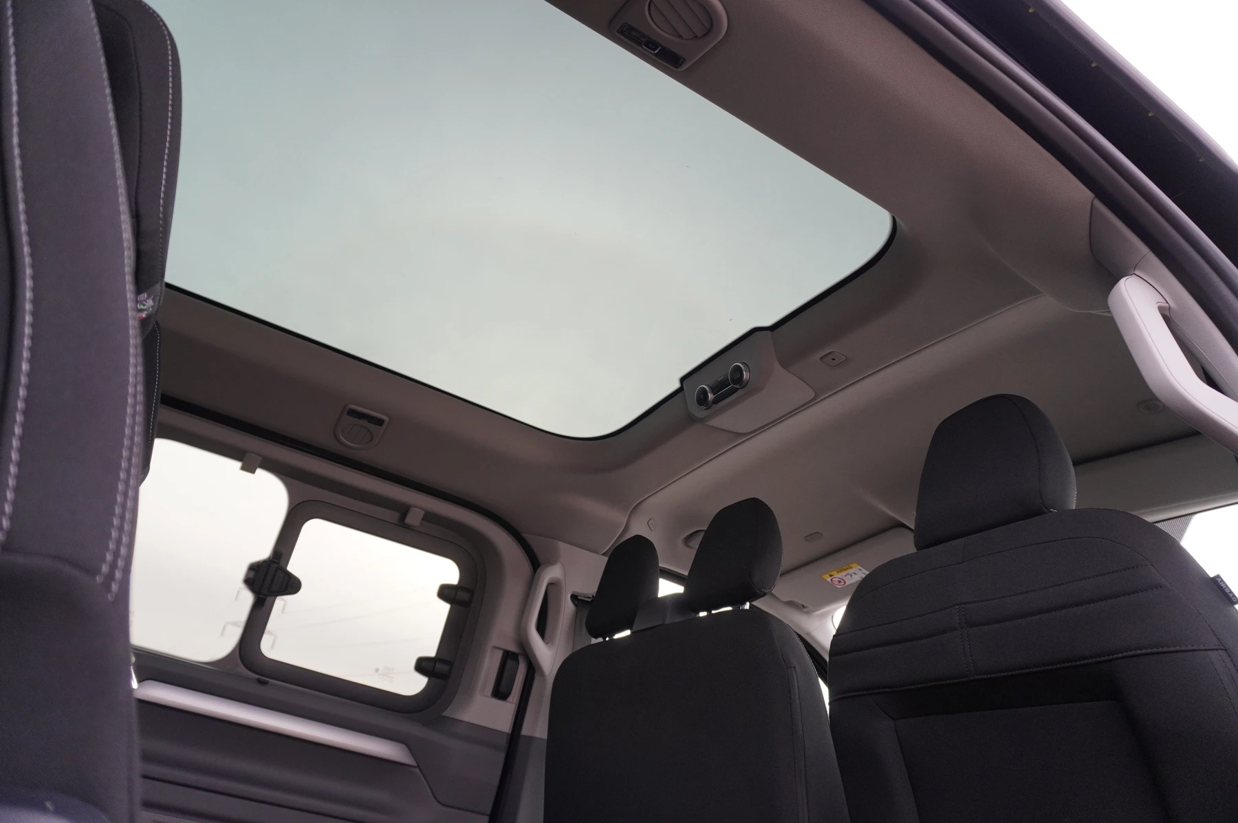 Volkswagen-Transporter-image-10