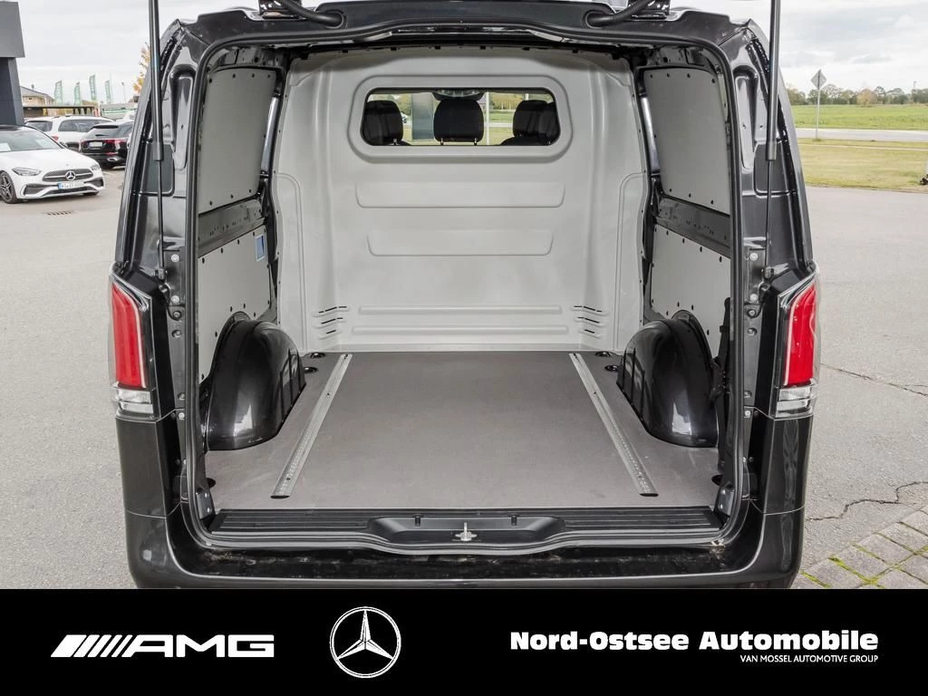 Mercedes-Benz-Vito-image-13