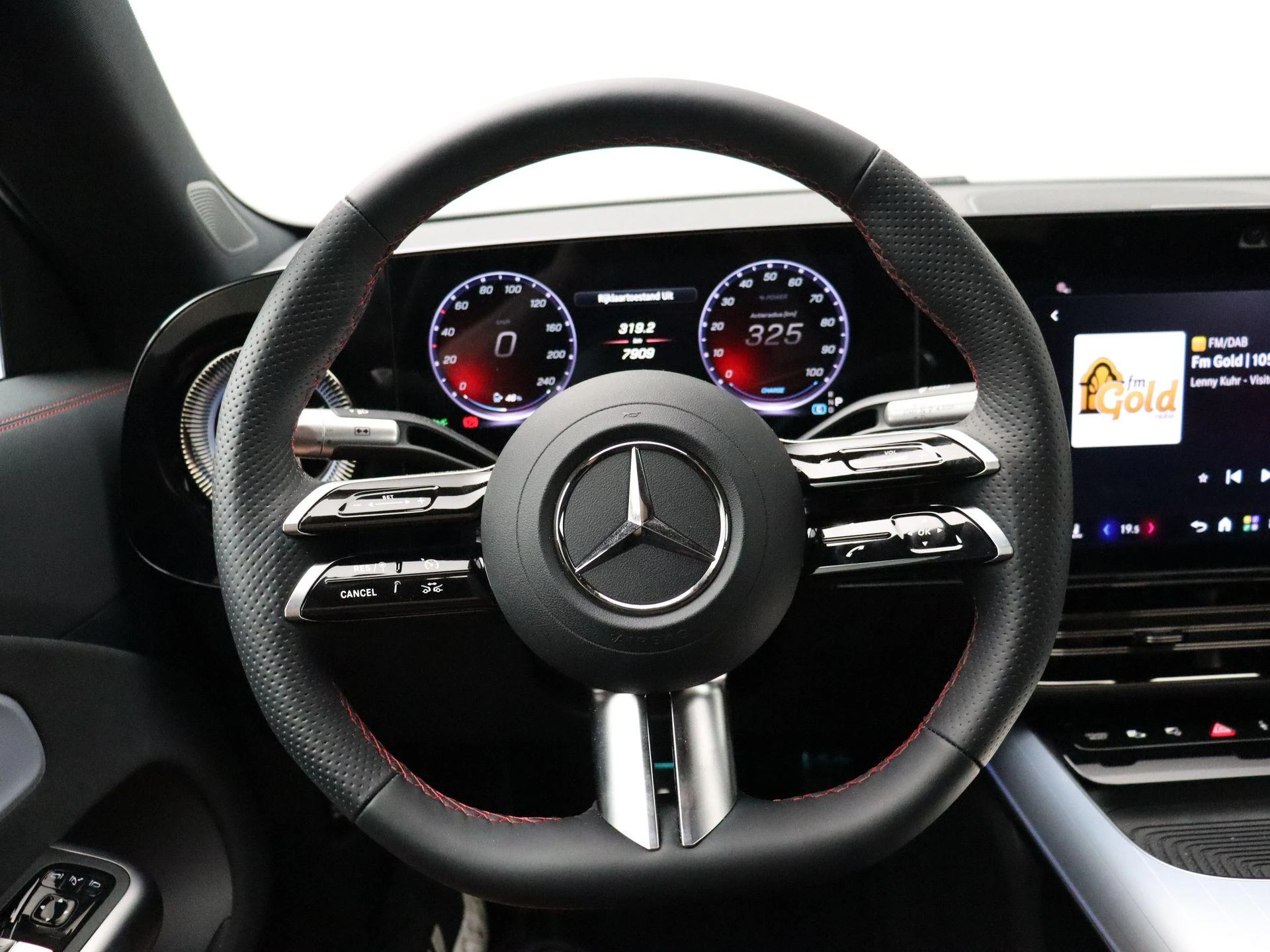 Mercedes-Benz-CLA-image-28