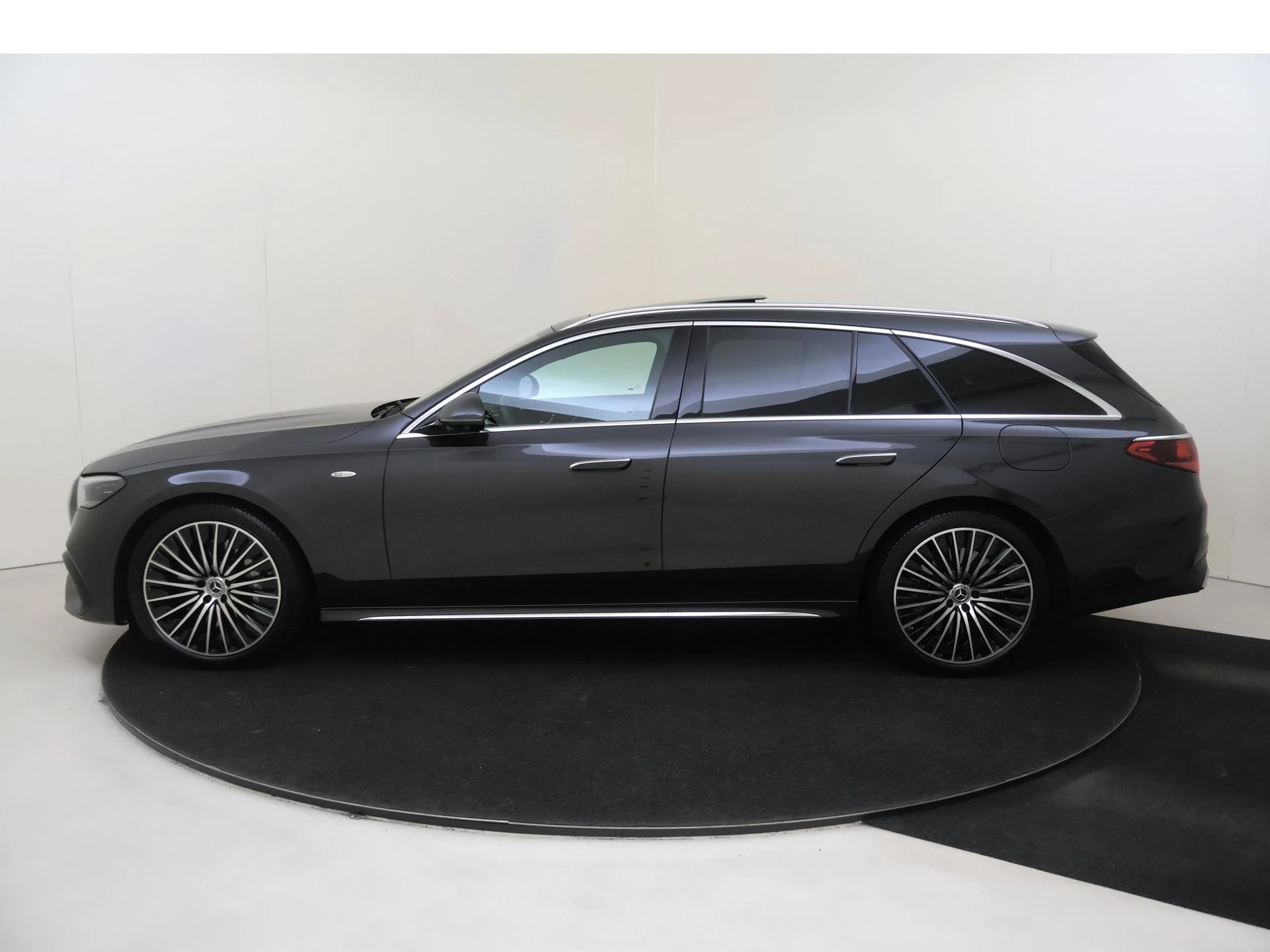 Mercedes-Benz-E-Klasse-image-7