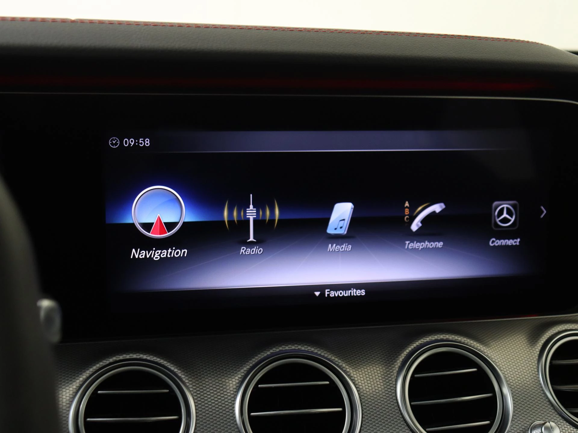 Mercedes-Benz-E-Klasse-image-23