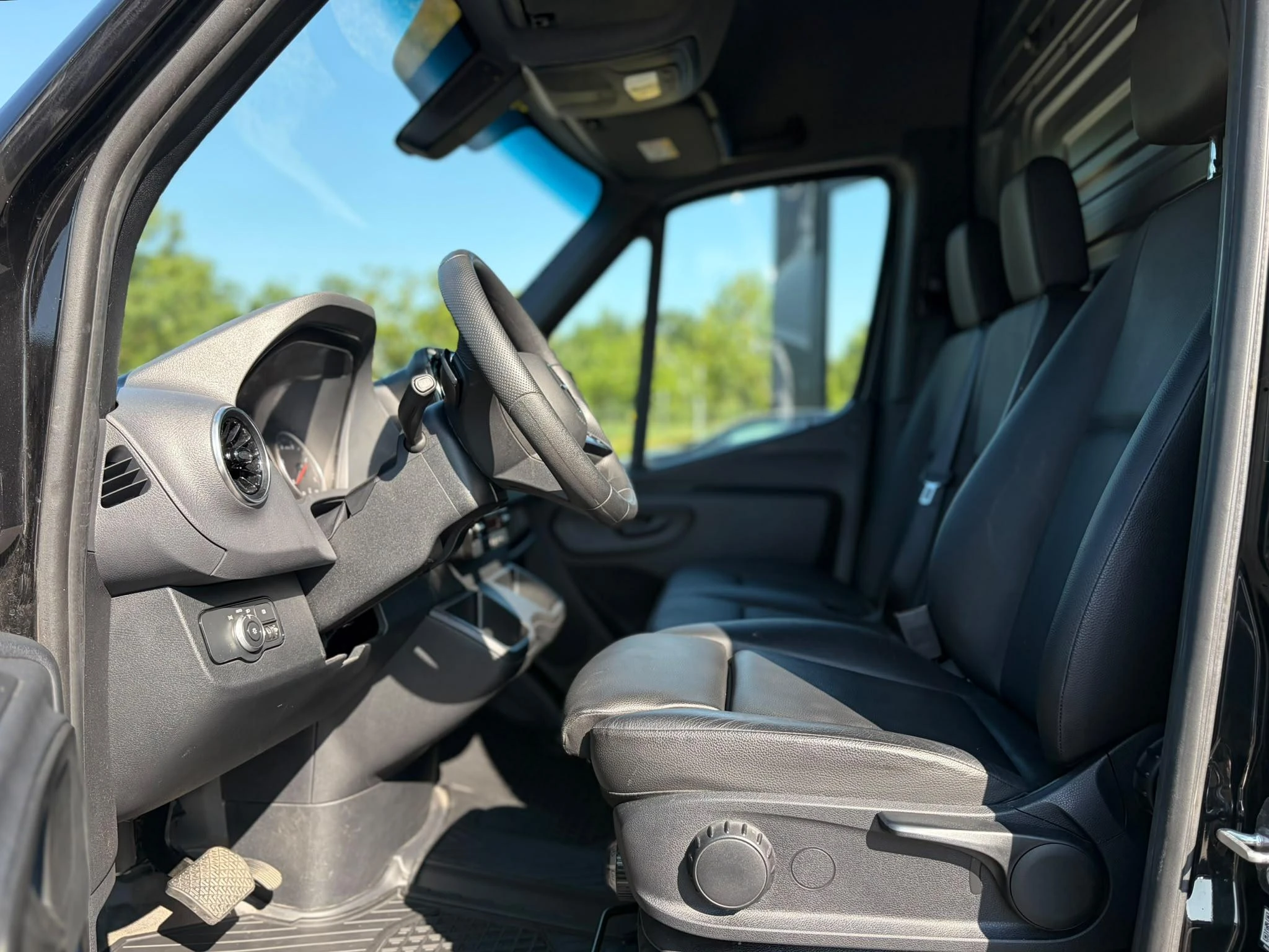 Mercedes-Benz-Sprinter-image-8