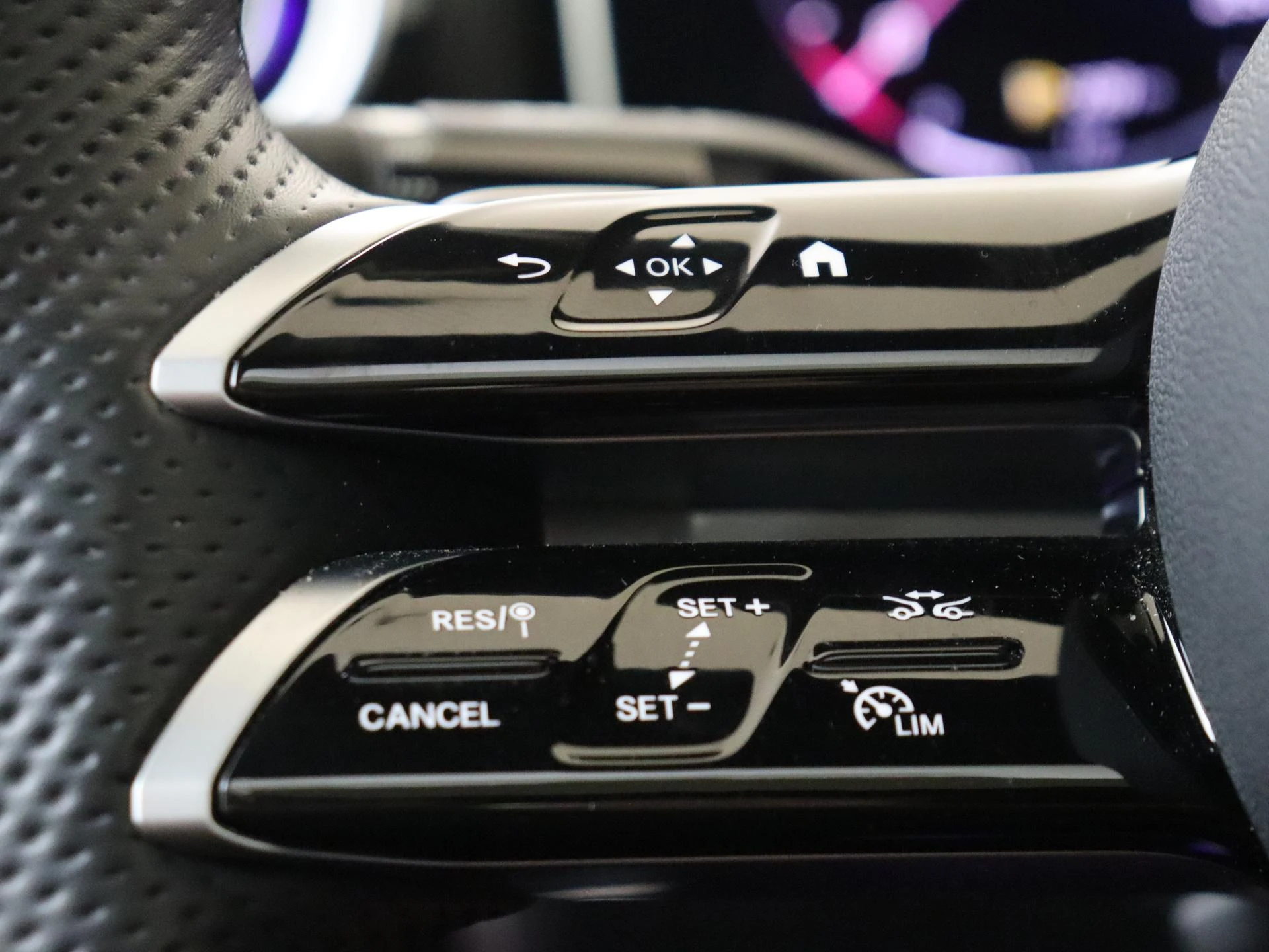 Mercedes-Benz-C-Klasse-image-11