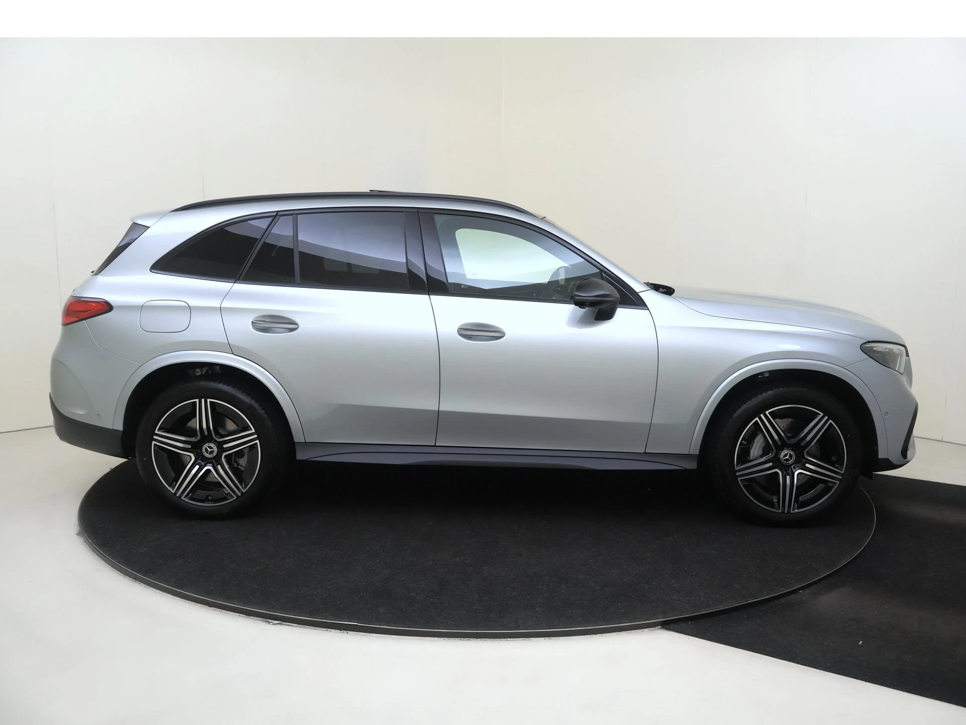 Mercedes-Benz-GLC-image-8