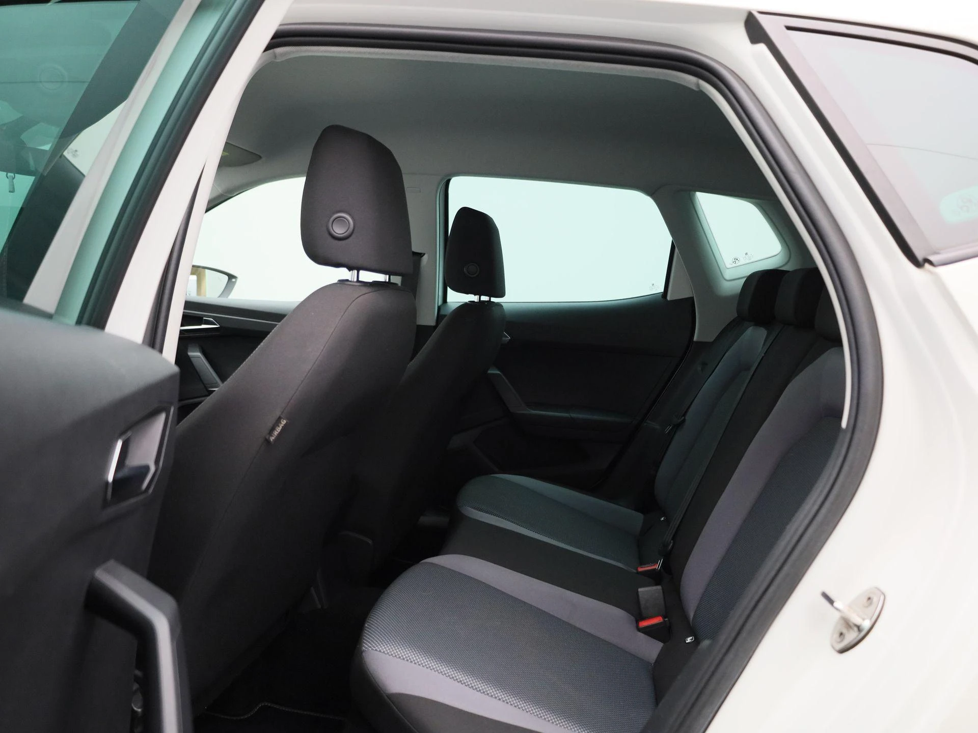 SEAT-Arona-image-9