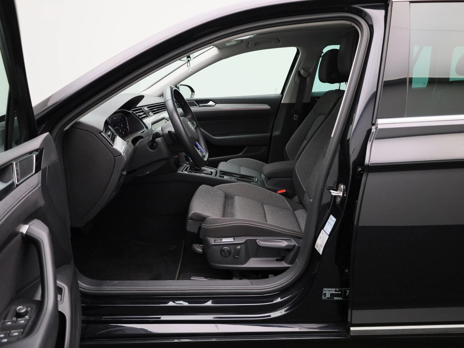 Volkswagen-Passat-image-8