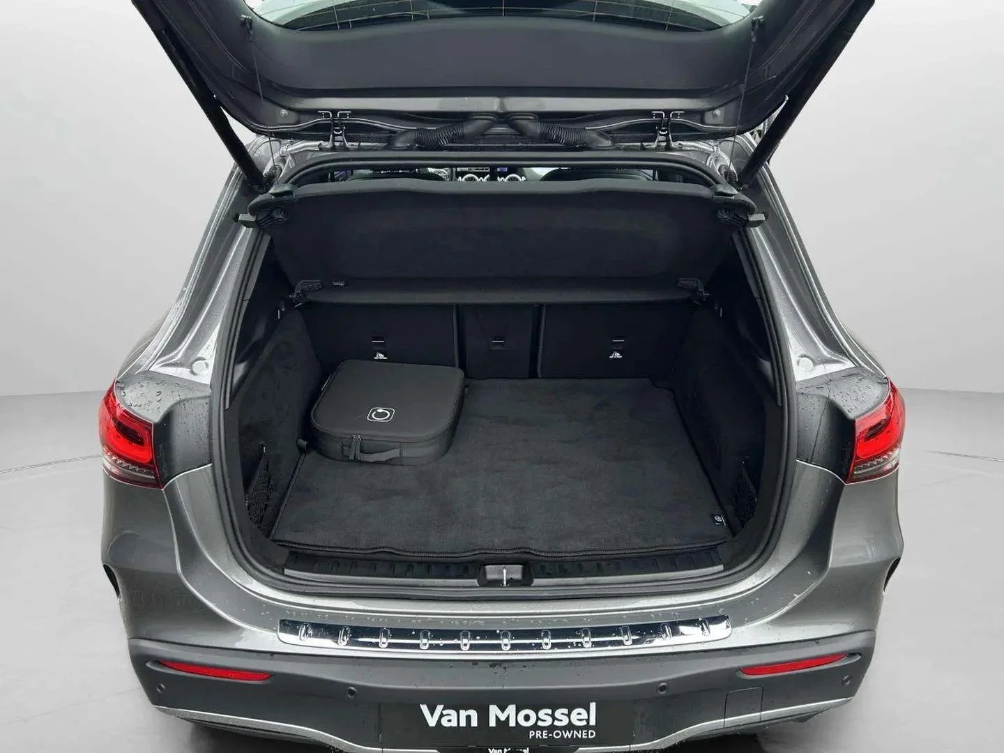 Mercedes-Benz-EQA-image-21