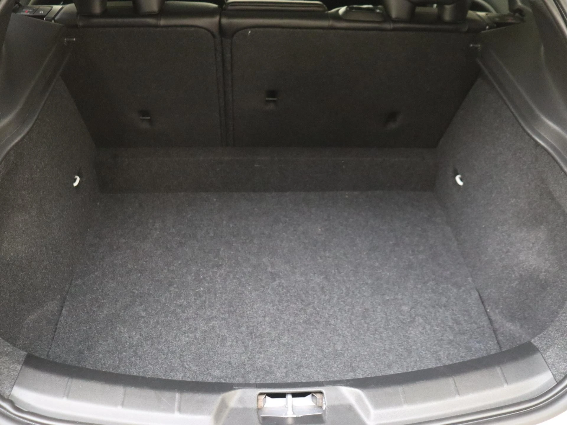 Volvo-V40-image-27