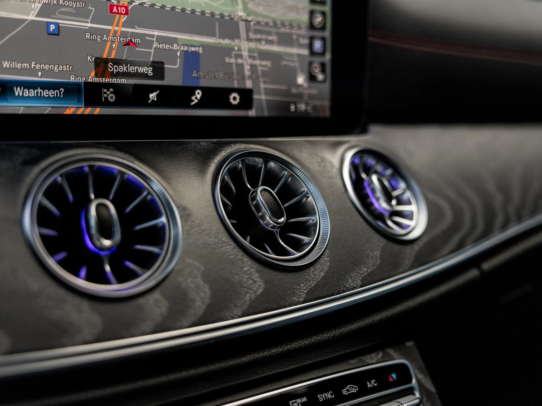 Mercedes-Benz-CLS-image-37