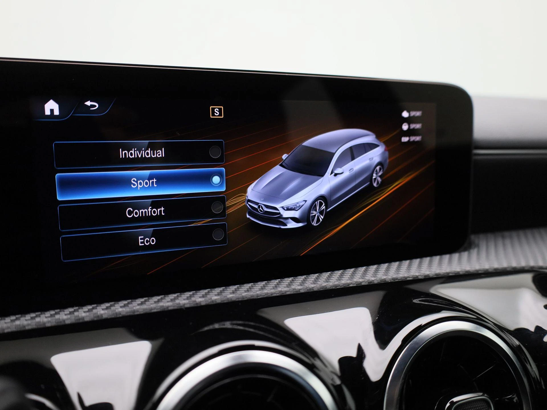 Mercedes-Benz-CLA-image-24