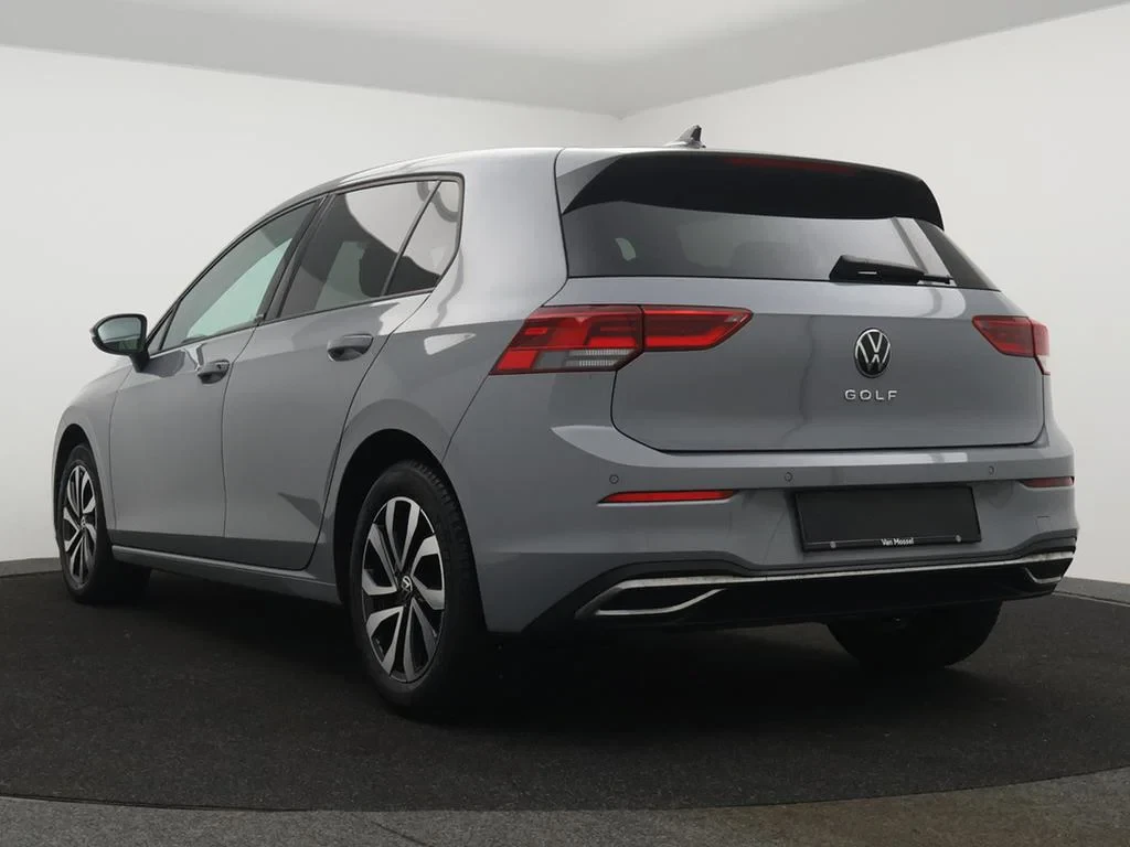Volkswagen-Golf-image-28