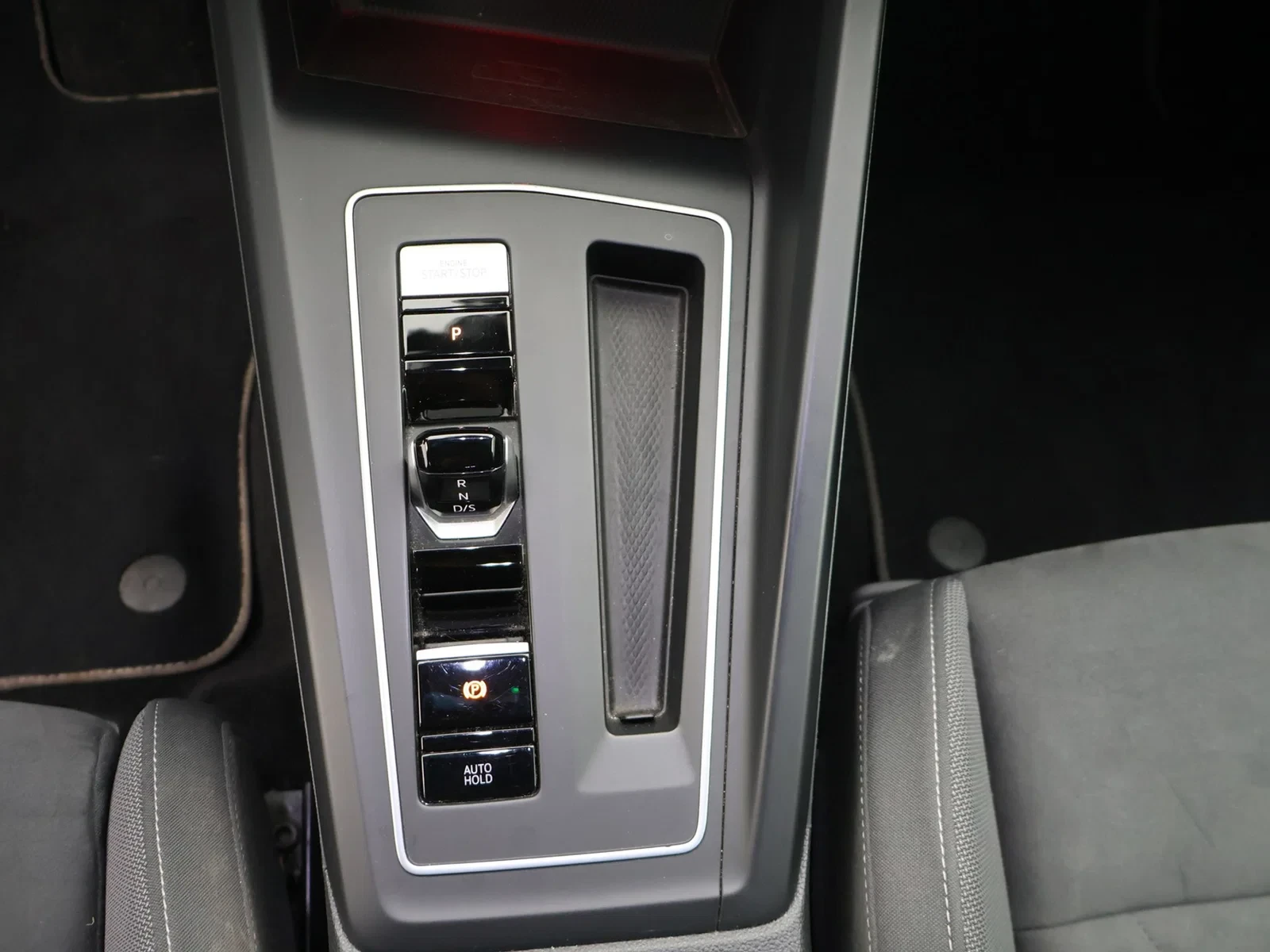 Volkswagen-Golf-image-14