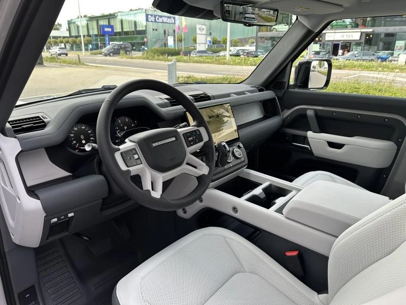 Land Rover-Defender-image-11
