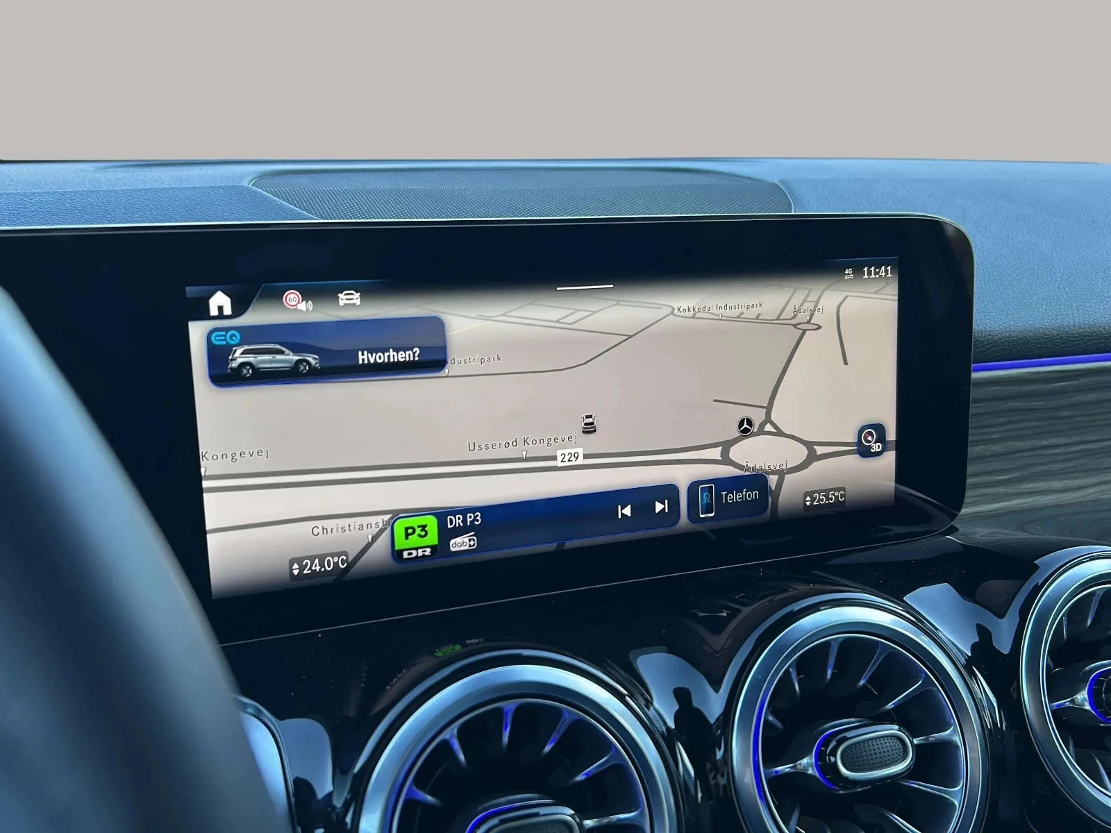 Mercedes-Benz-EQB-image-14