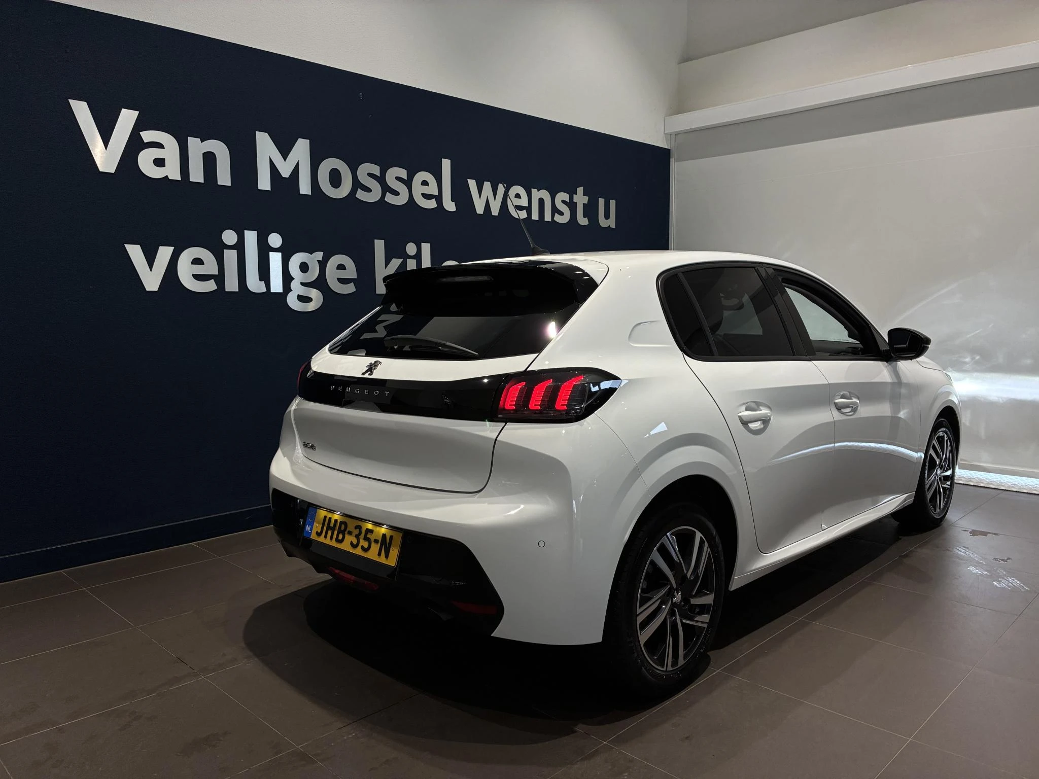 Peugeot-208-image-1