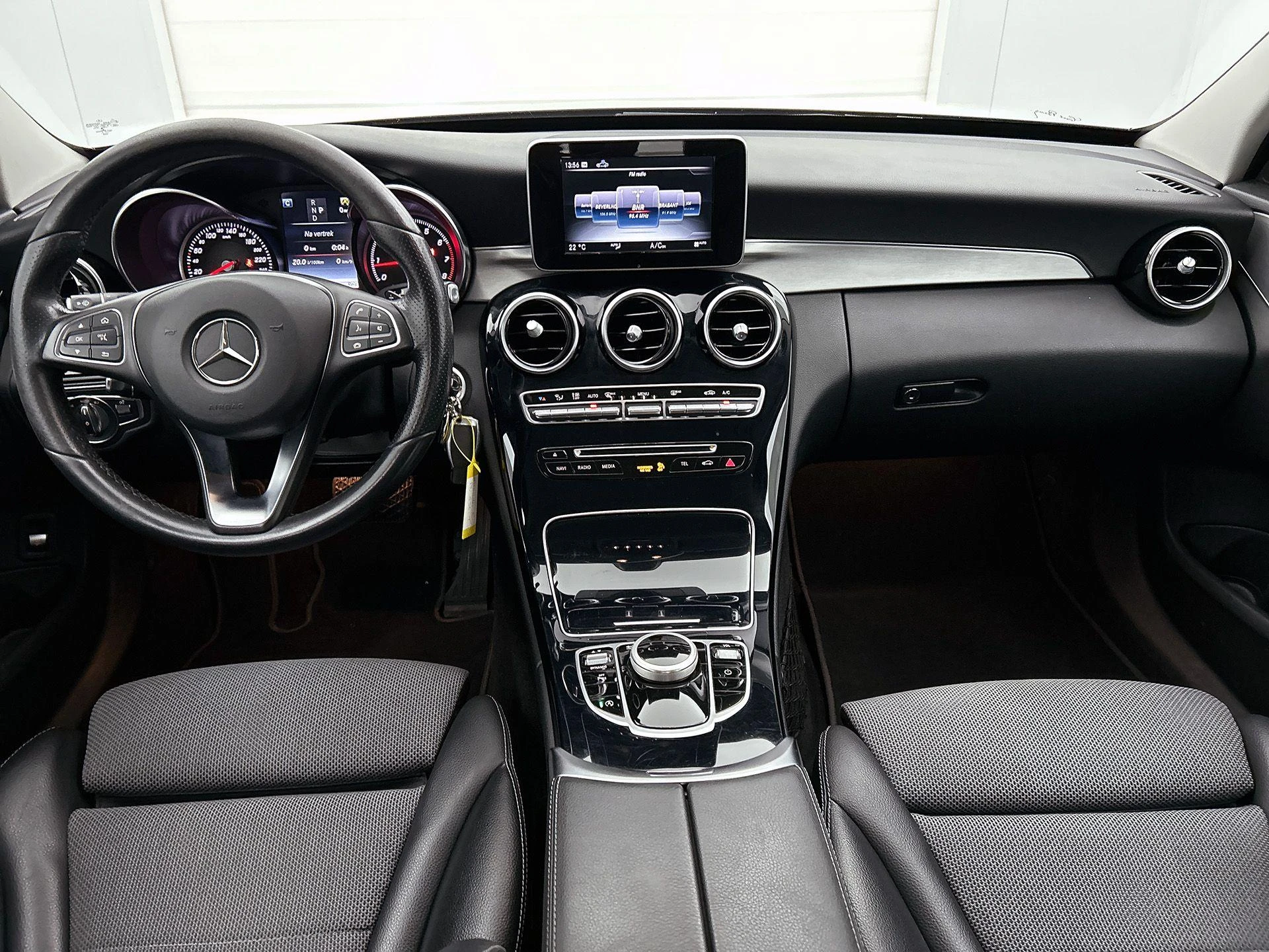 Mercedes-Benz-C-Klasse-image-19