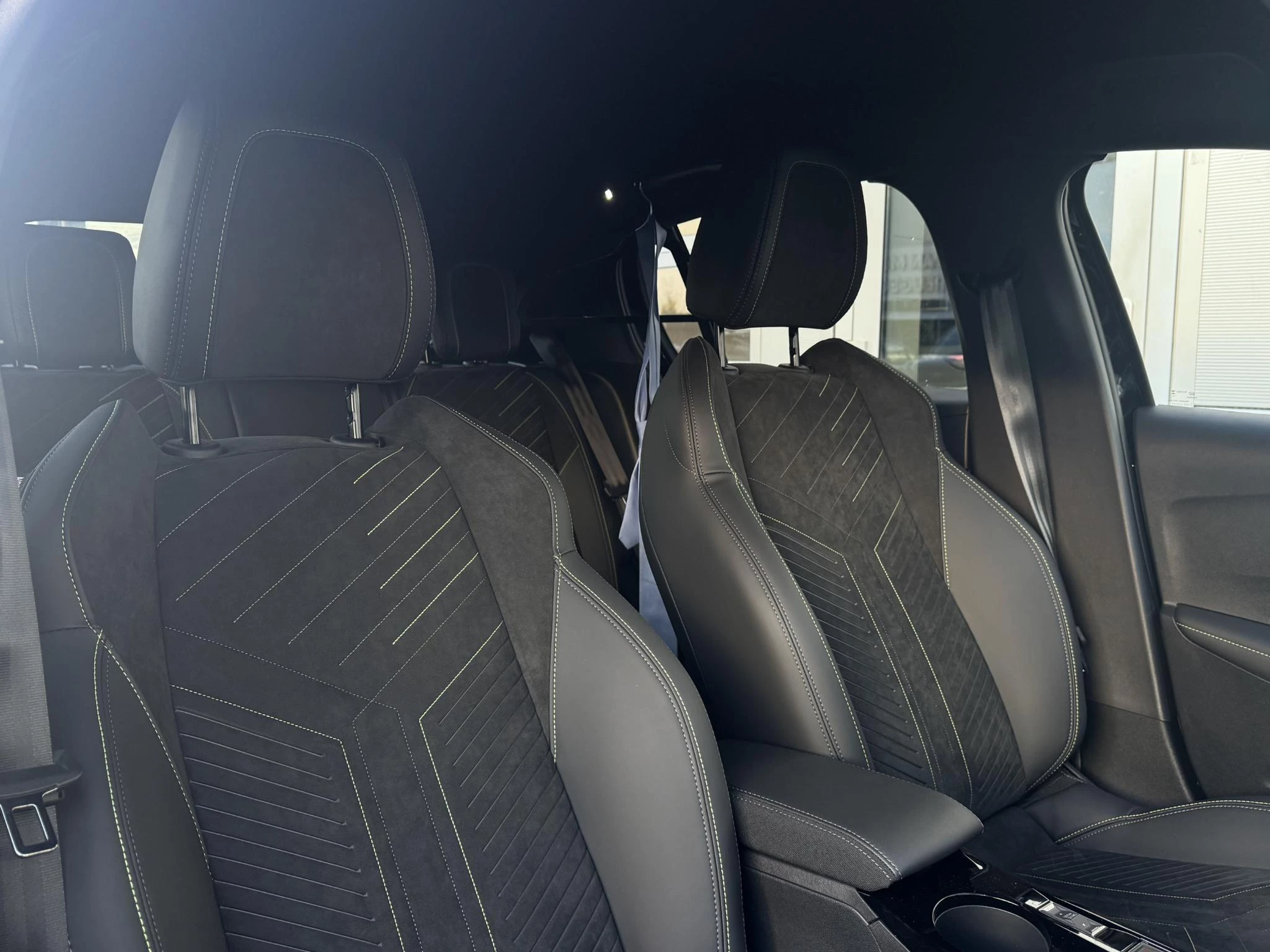 Peugeot-e-208-image-18