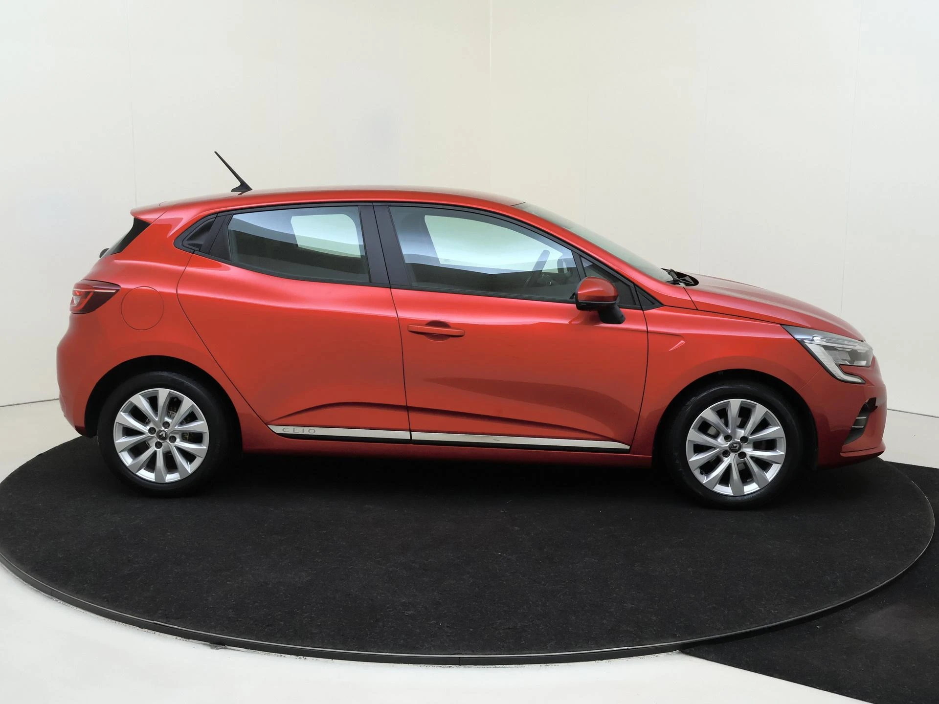 Renault-Clio-image-8
