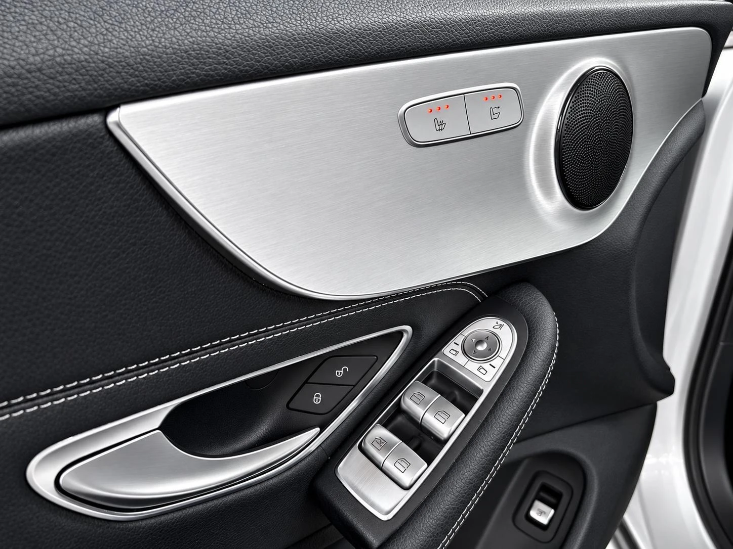 Mercedes-Benz-C-Klasse-image-16