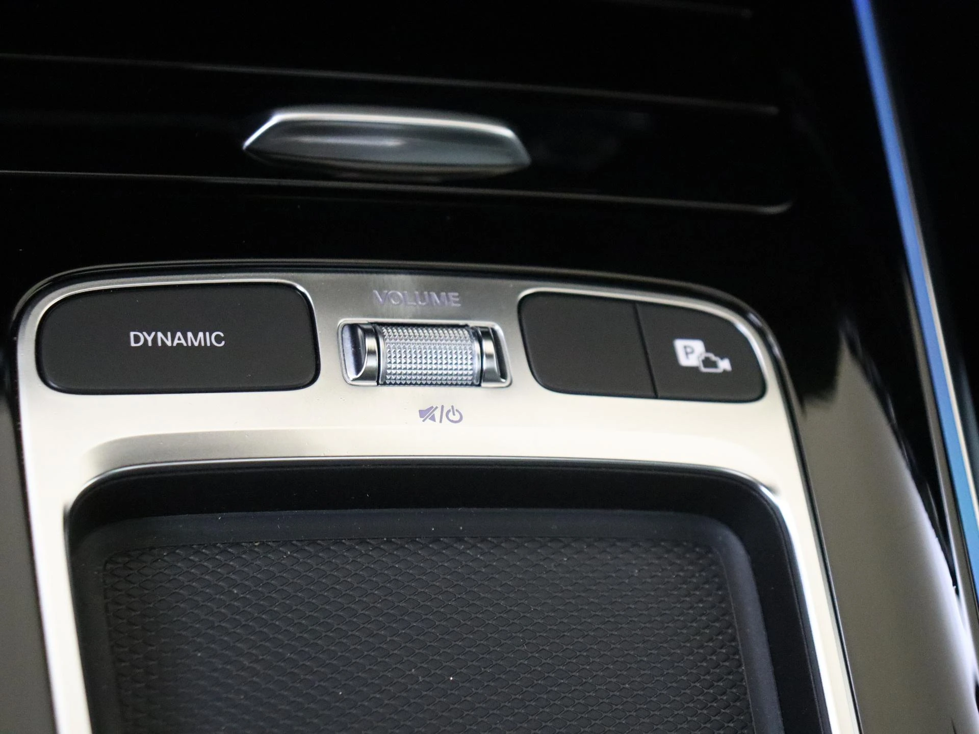 Mercedes-Benz-GLA-image-20