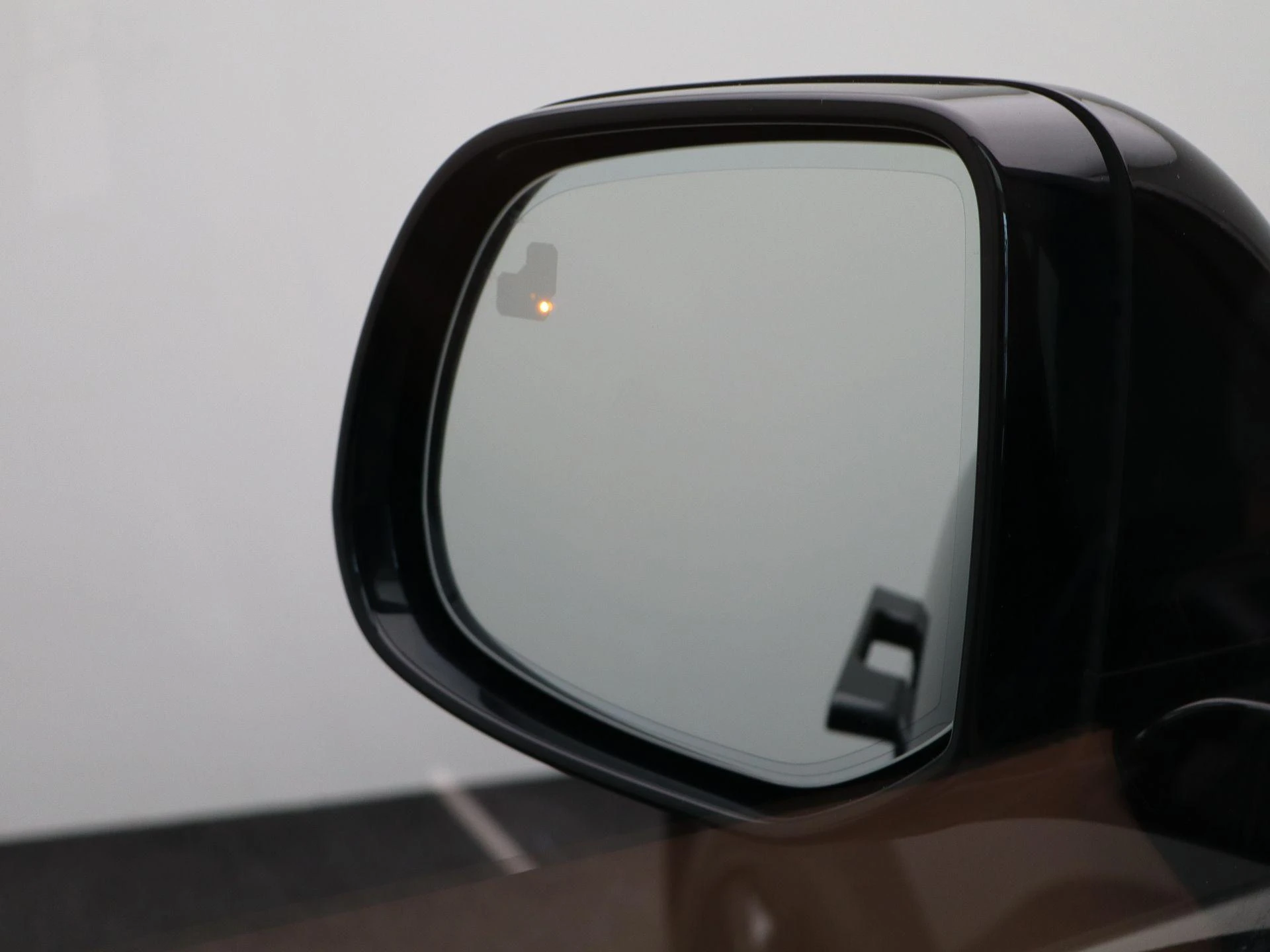 Land Rover-Range Rover-image-28
