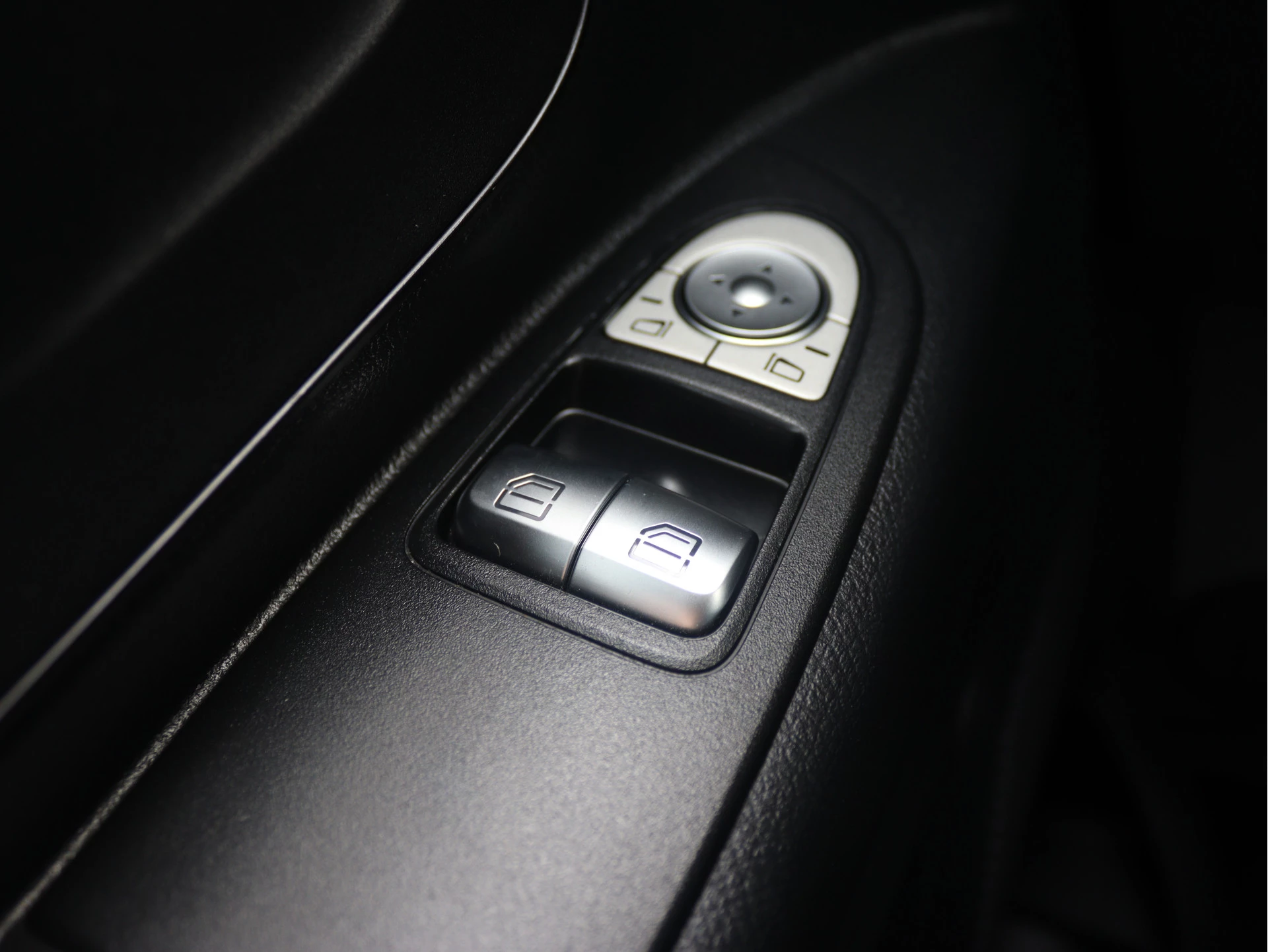 Mercedes-Benz-Vito-image-4
