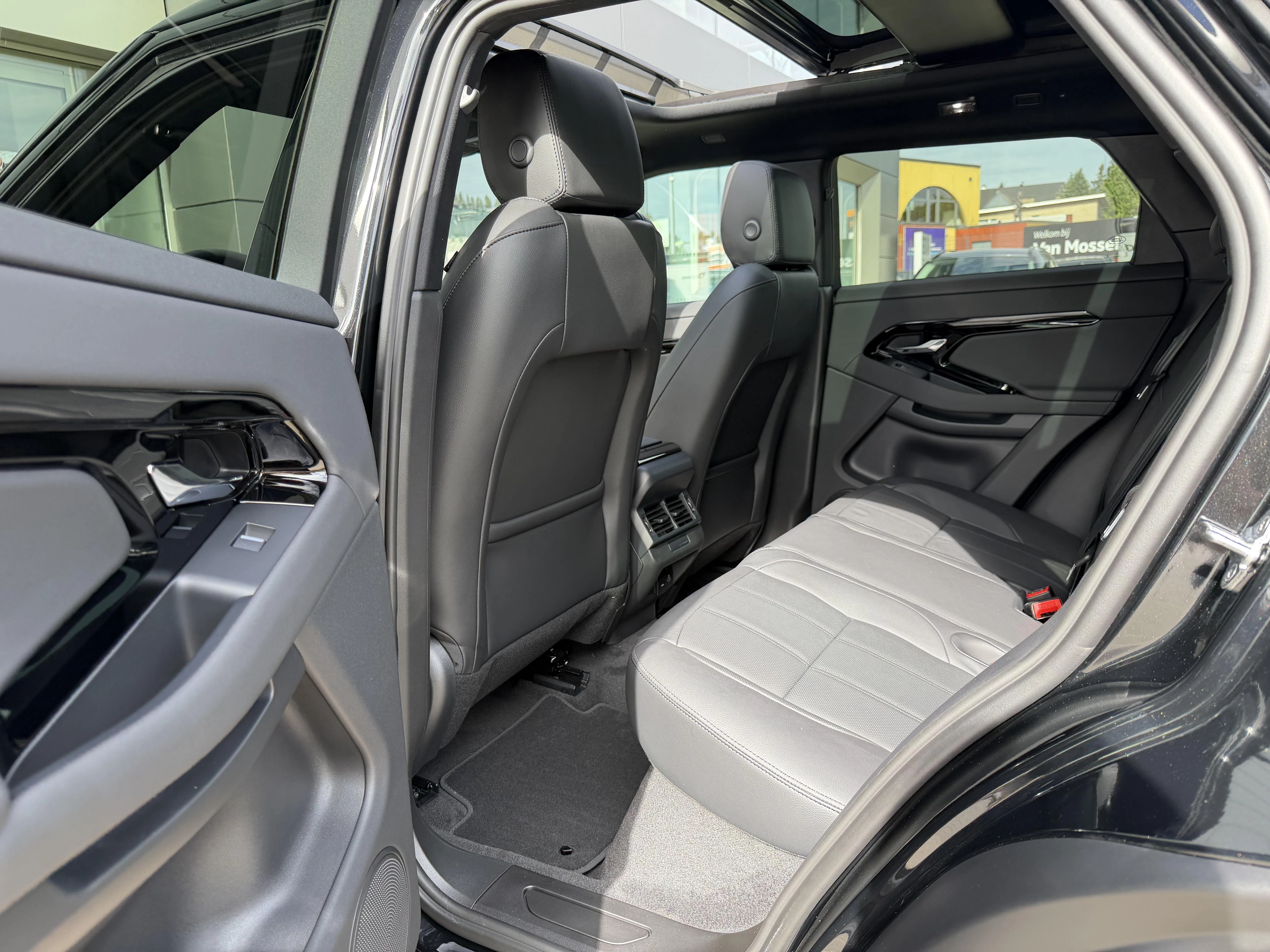 Land Rover-Range Rover Evoque-image-24