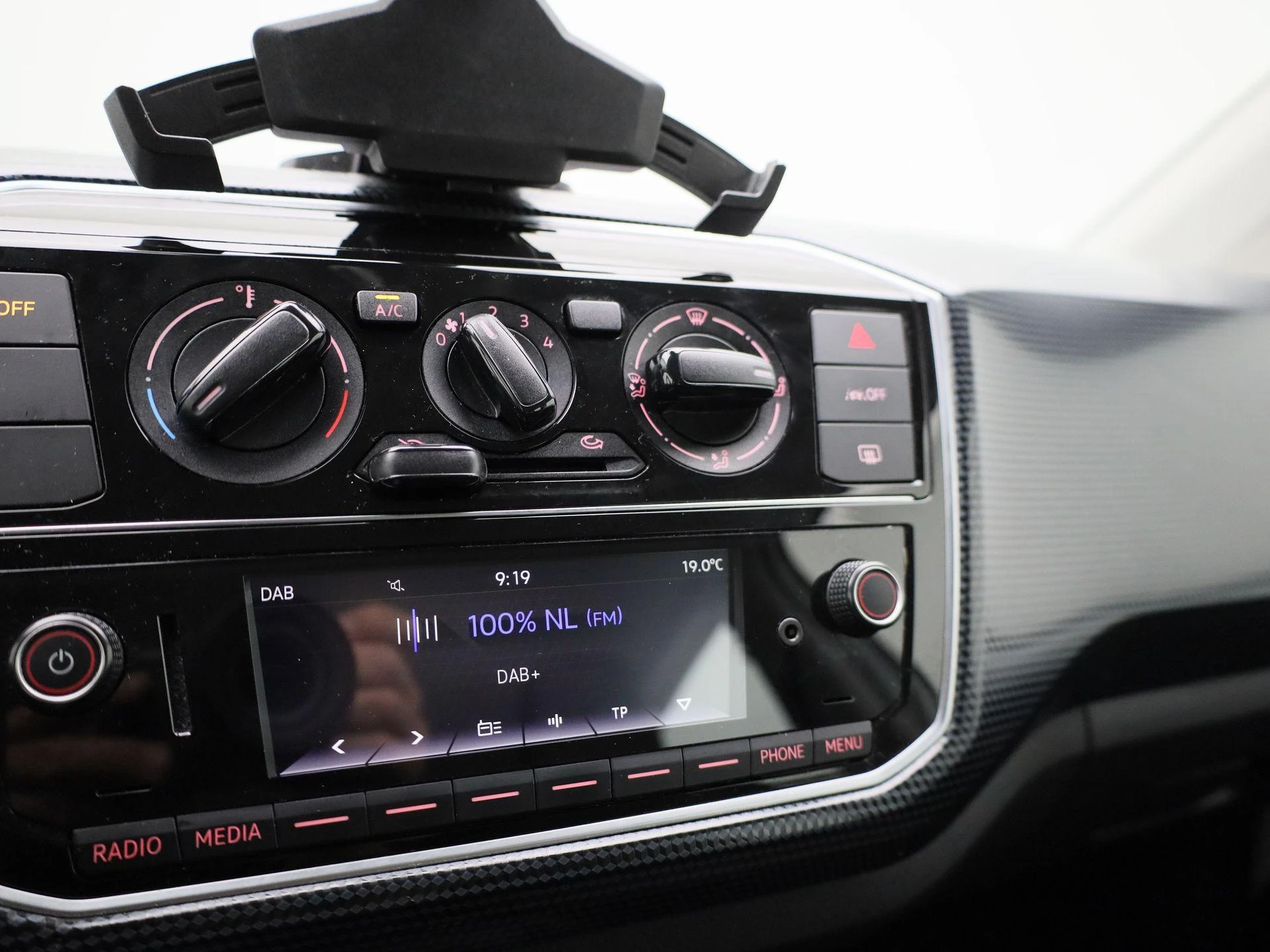 Volkswagen-up!-image-13