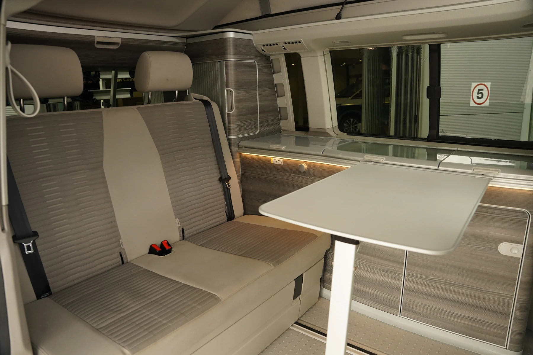 Volkswagen-California-image-9