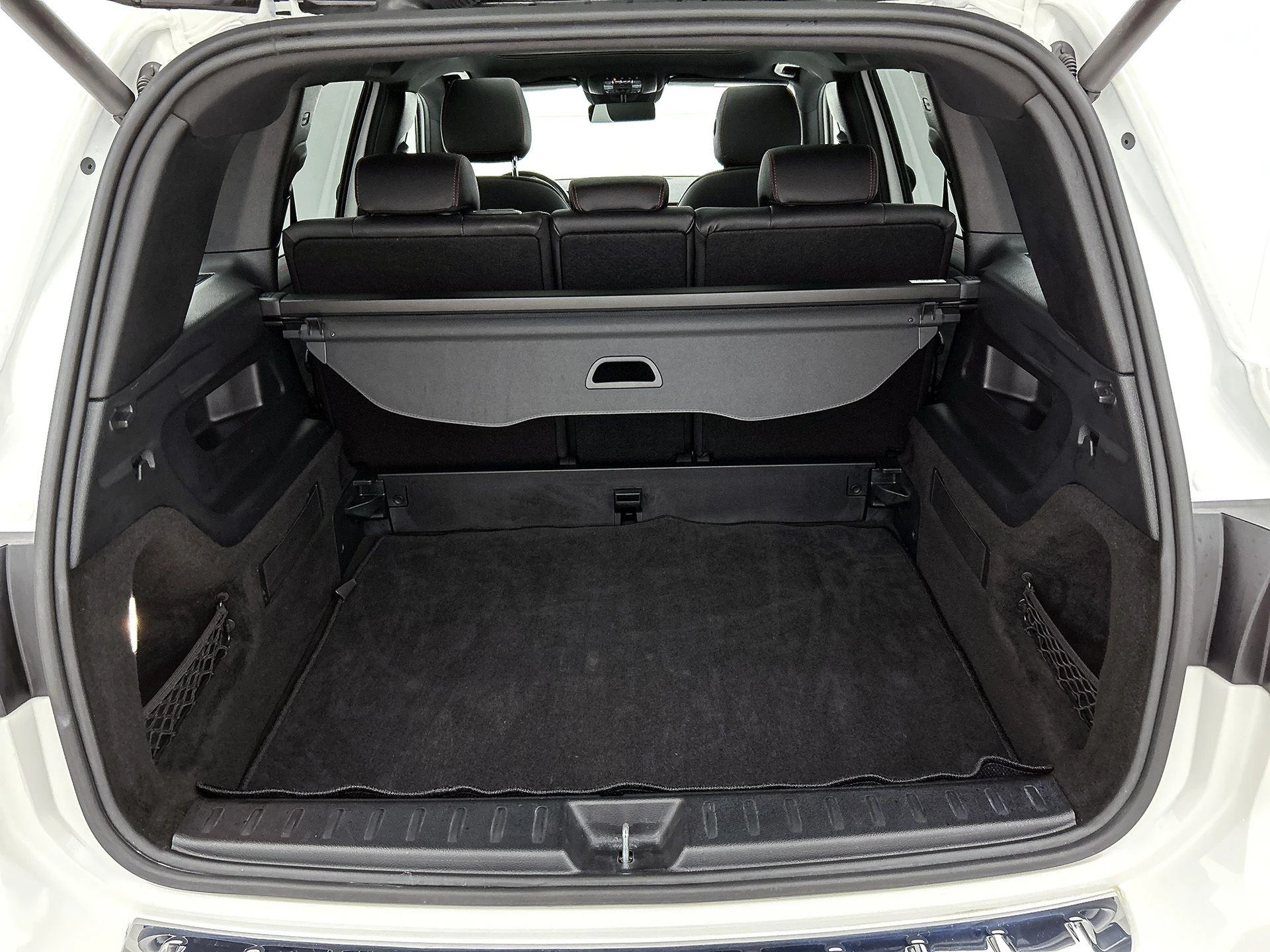 Mercedes-Benz-GLB-image-13