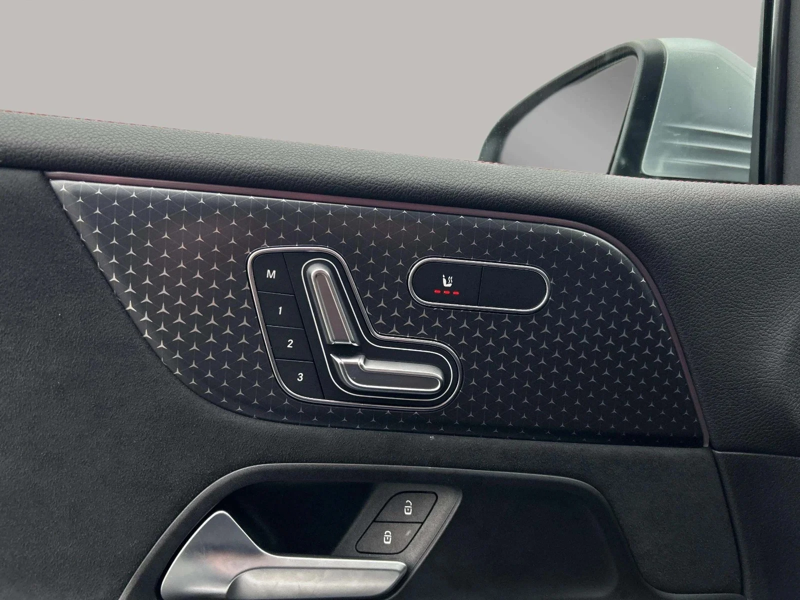 Mercedes-Benz-EQB-image-10