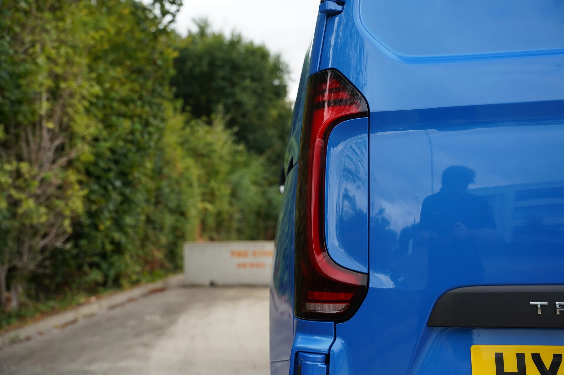 Volkswagen-Transporter-image-38