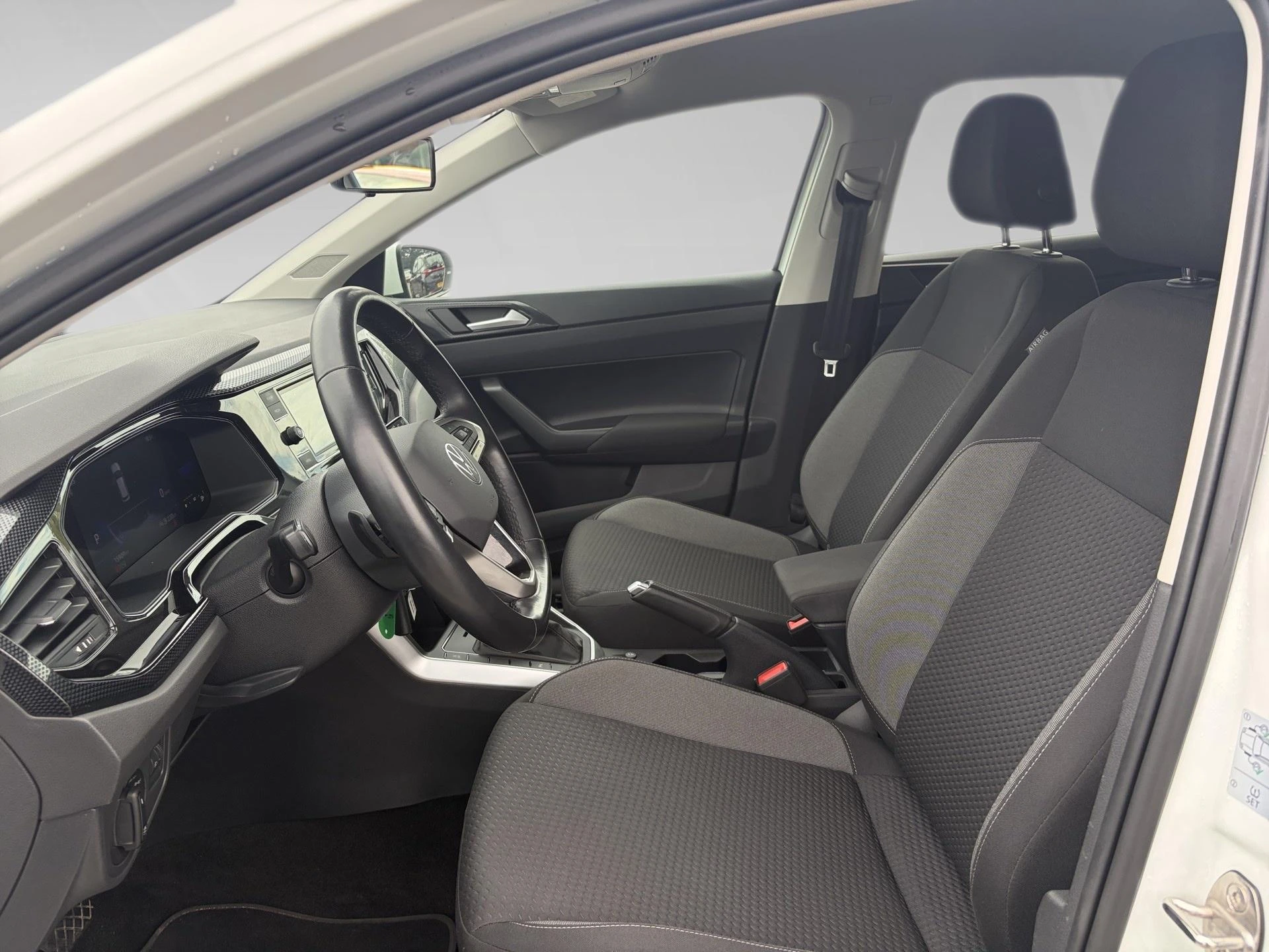 Volkswagen-Polo-image-9