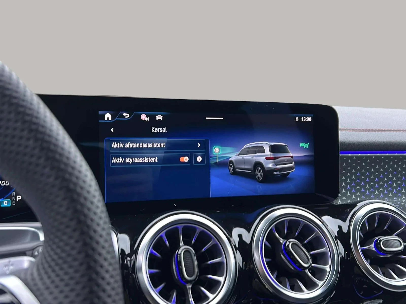 Mercedes-Benz-EQB-image-17