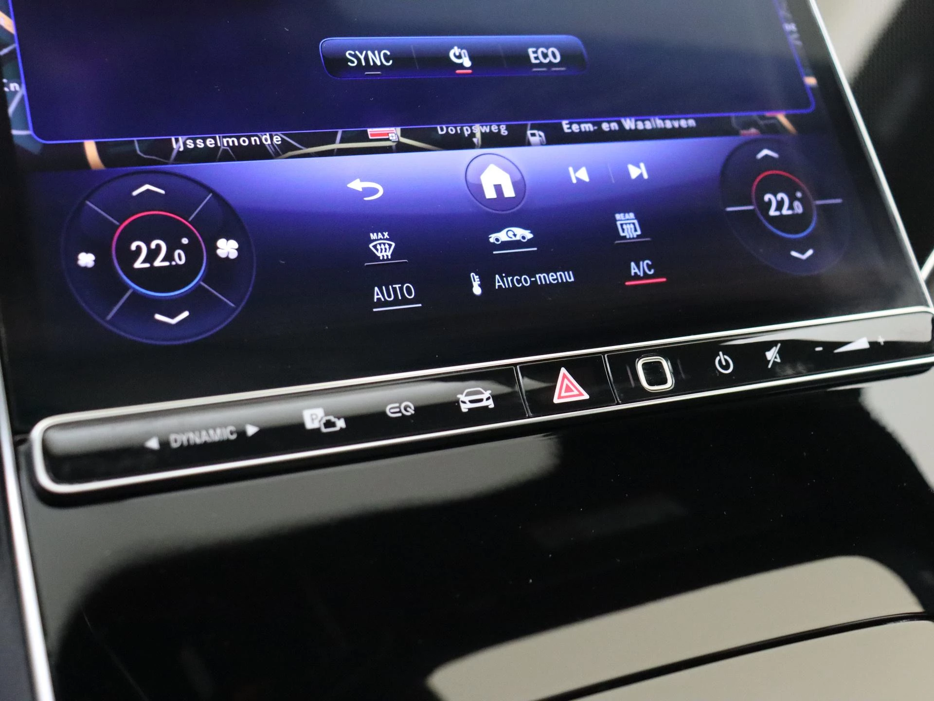 Mercedes-Benz-EQE-image-22