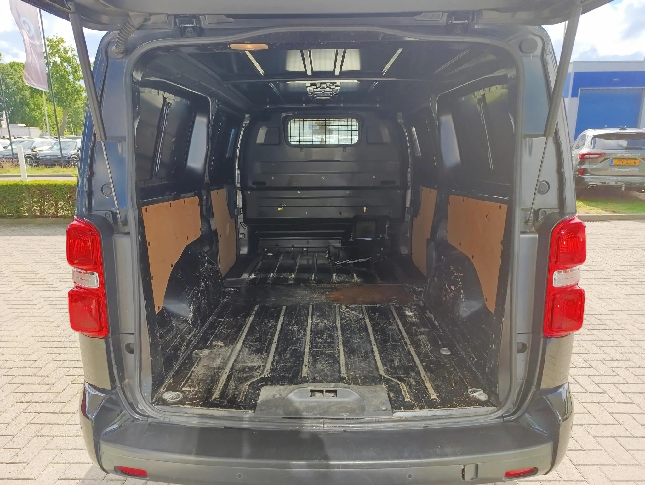 Peugeot-Expert-image-13