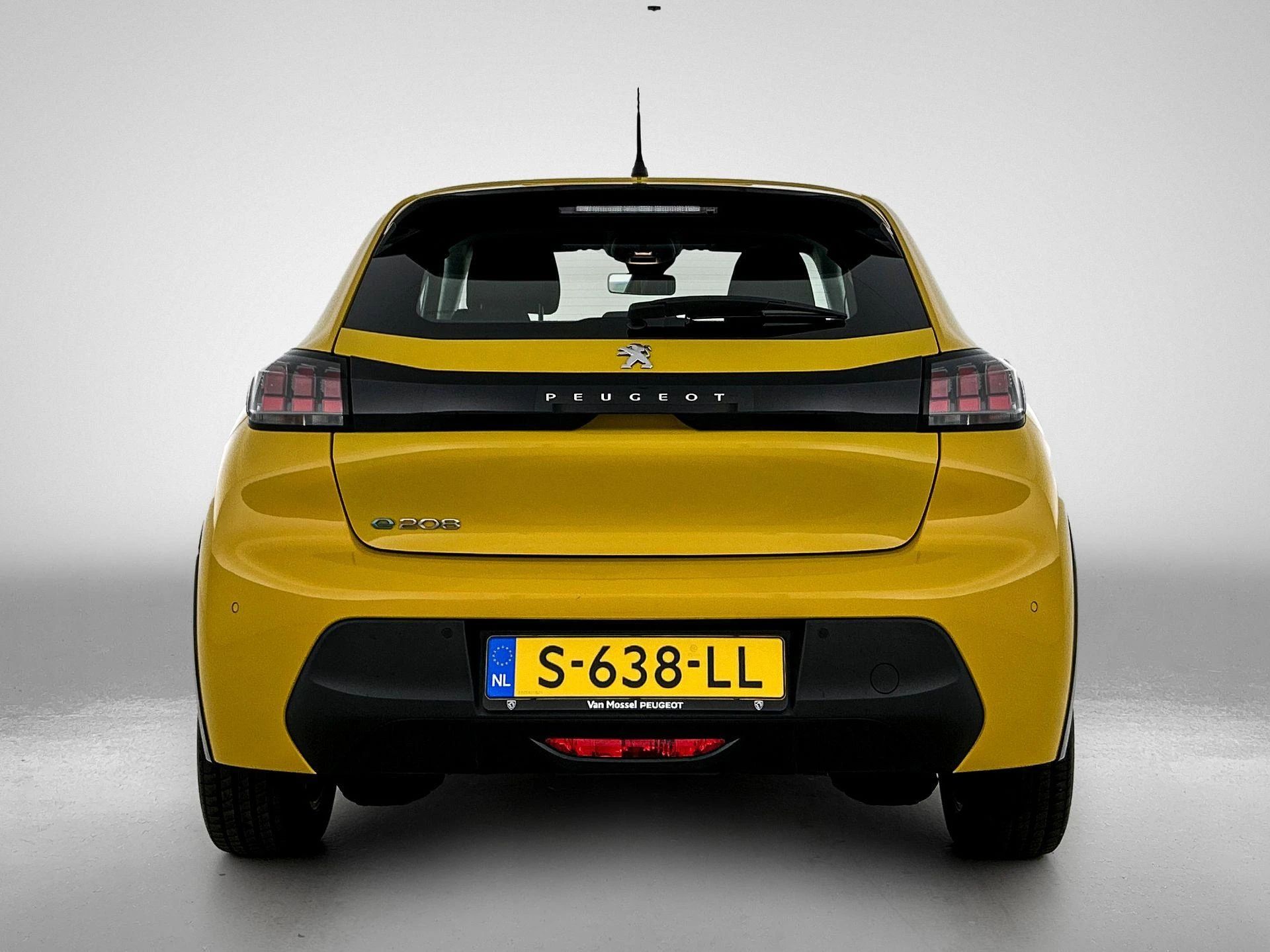 Peugeot-e-208-image-2