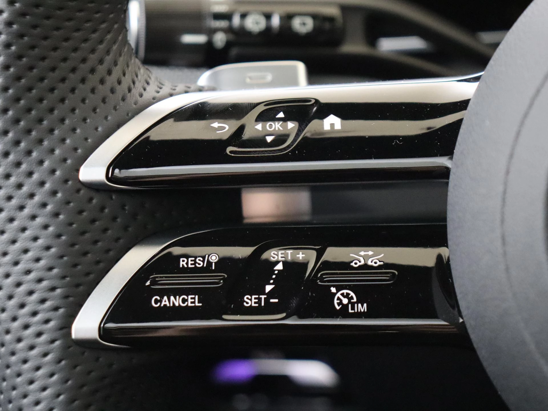Mercedes-Benz-GLC-image-12
