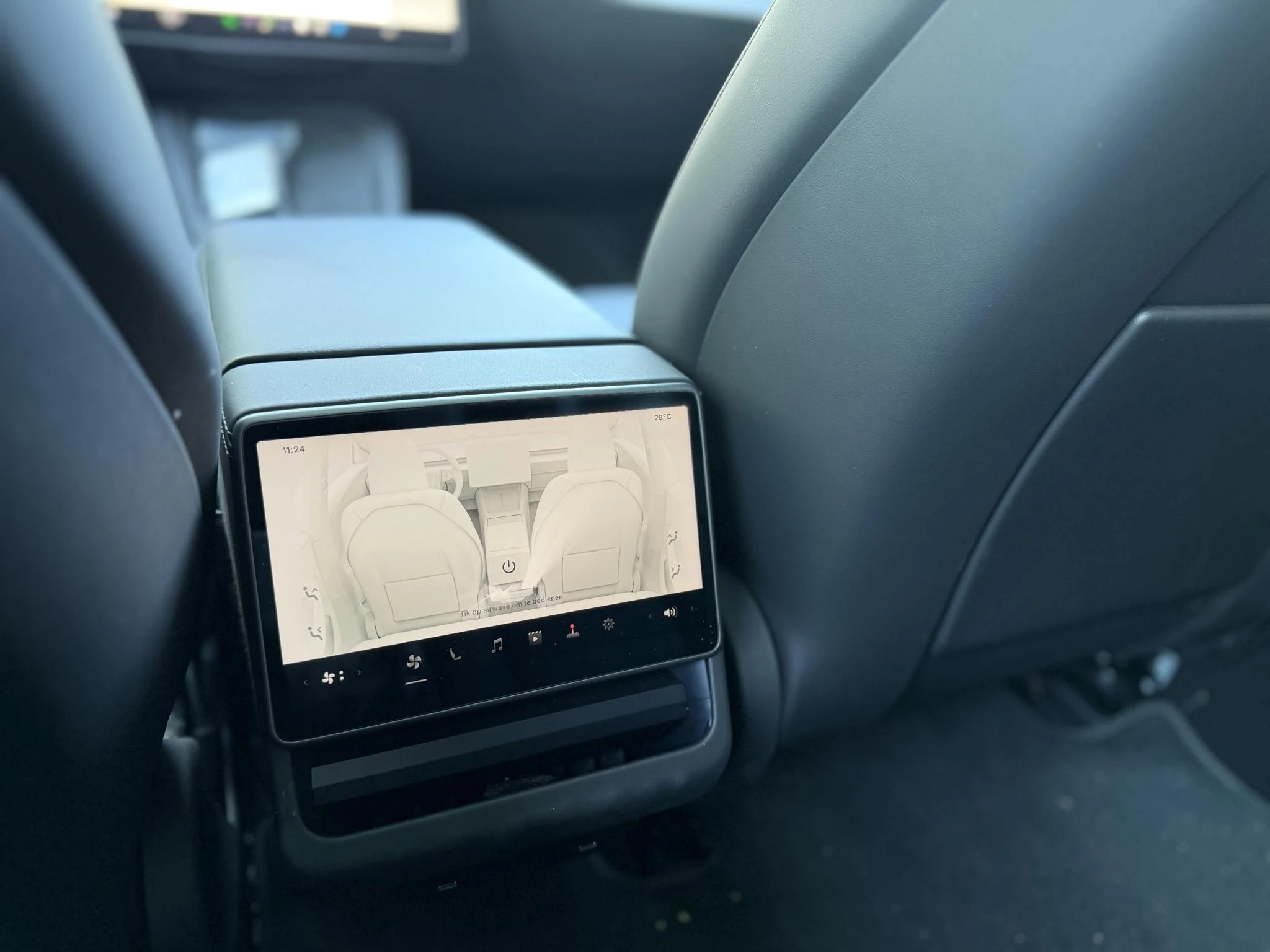 Tesla-Model 3-image-3