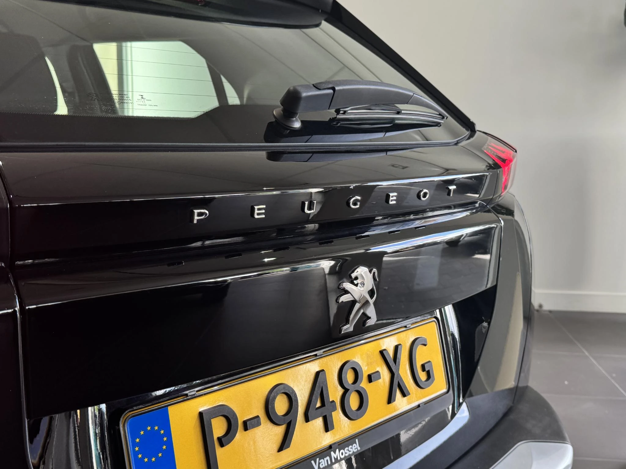 Peugeot-e-2008-image-7