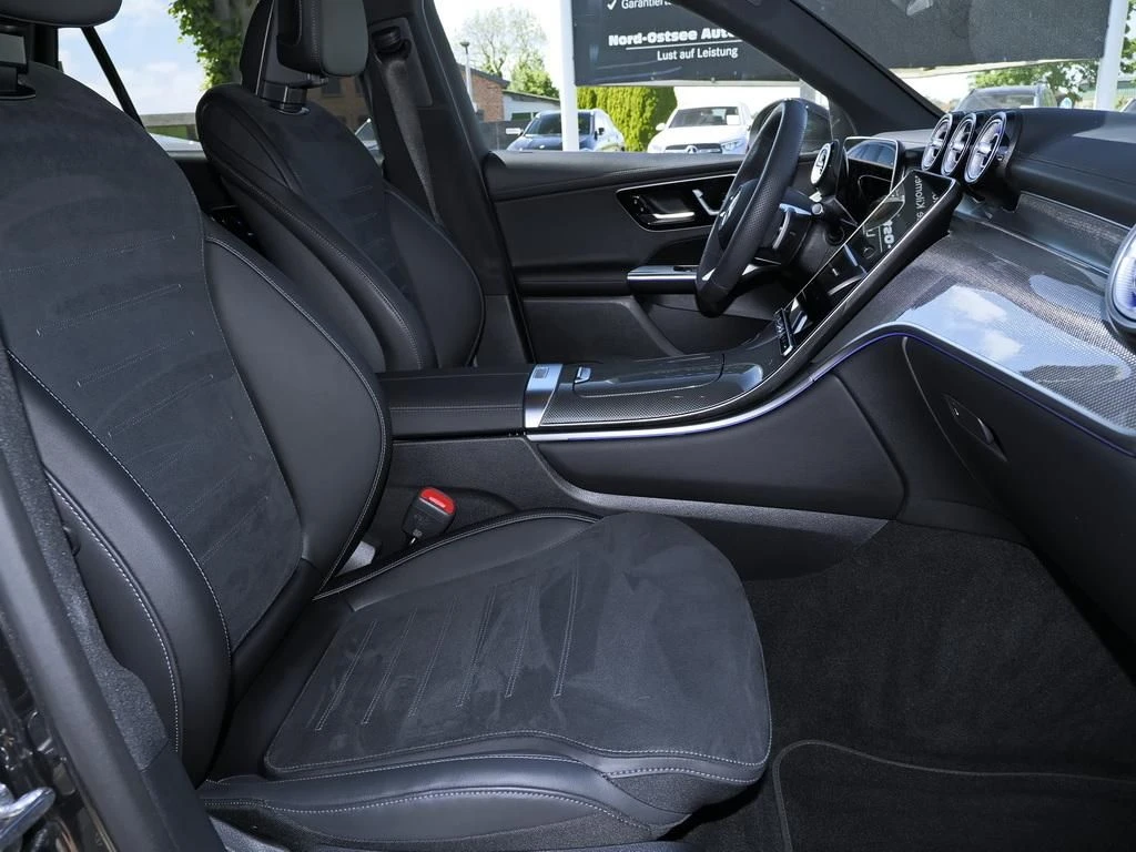Mercedes-Benz-GLC 300 d-image-12