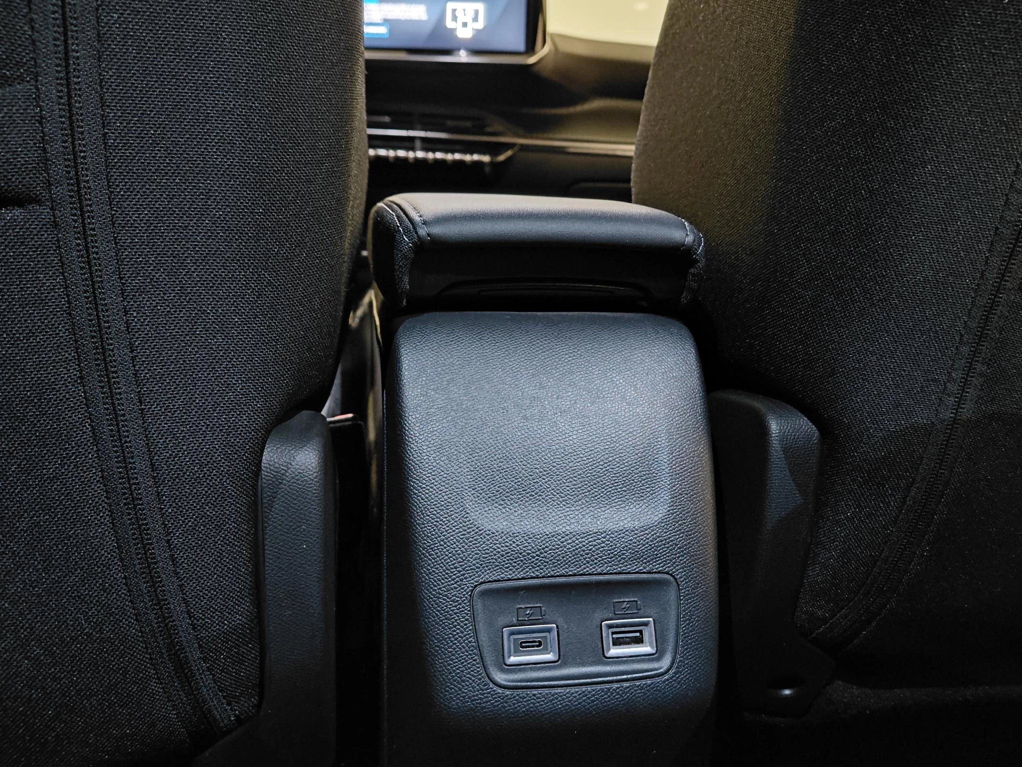 Peugeot-e-2008-image-21