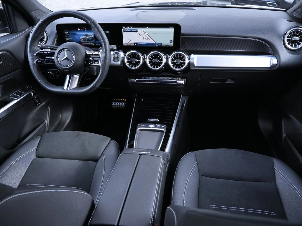 Mercedes-Benz-GLB 200 d-image-12