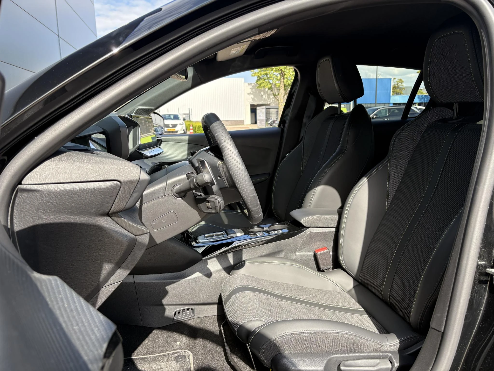Peugeot-e-2008-image-10
