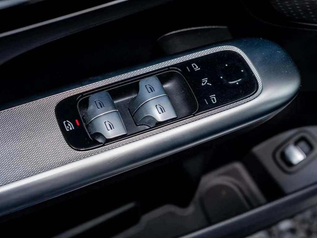 Mercedes-Benz-GLC 300 d-image-14